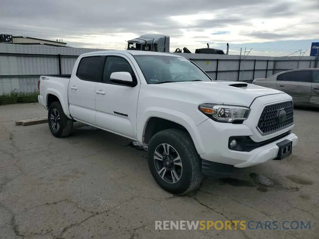 4 fotografías del automóvil dañado 3TMAZ5CN6KM090124 TOYOTA TACOMA 2019