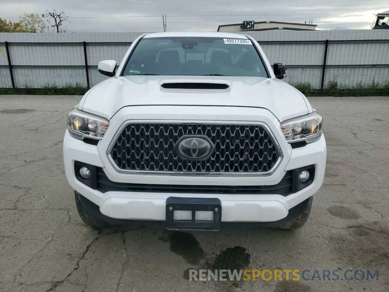 5 fotografías del automóvil dañado 3TMAZ5CN6KM090124 TOYOTA TACOMA 2019