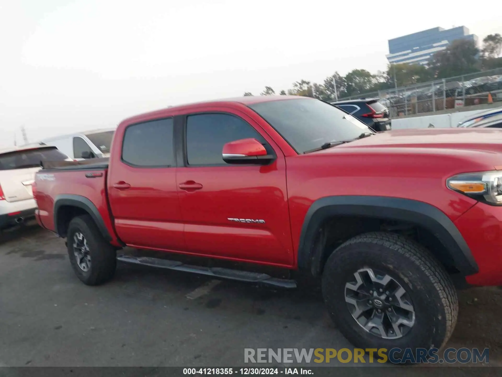 13 fotografías del automóvil dañado 3TMAZ5CN6KM095999 TOYOTA TACOMA 2019