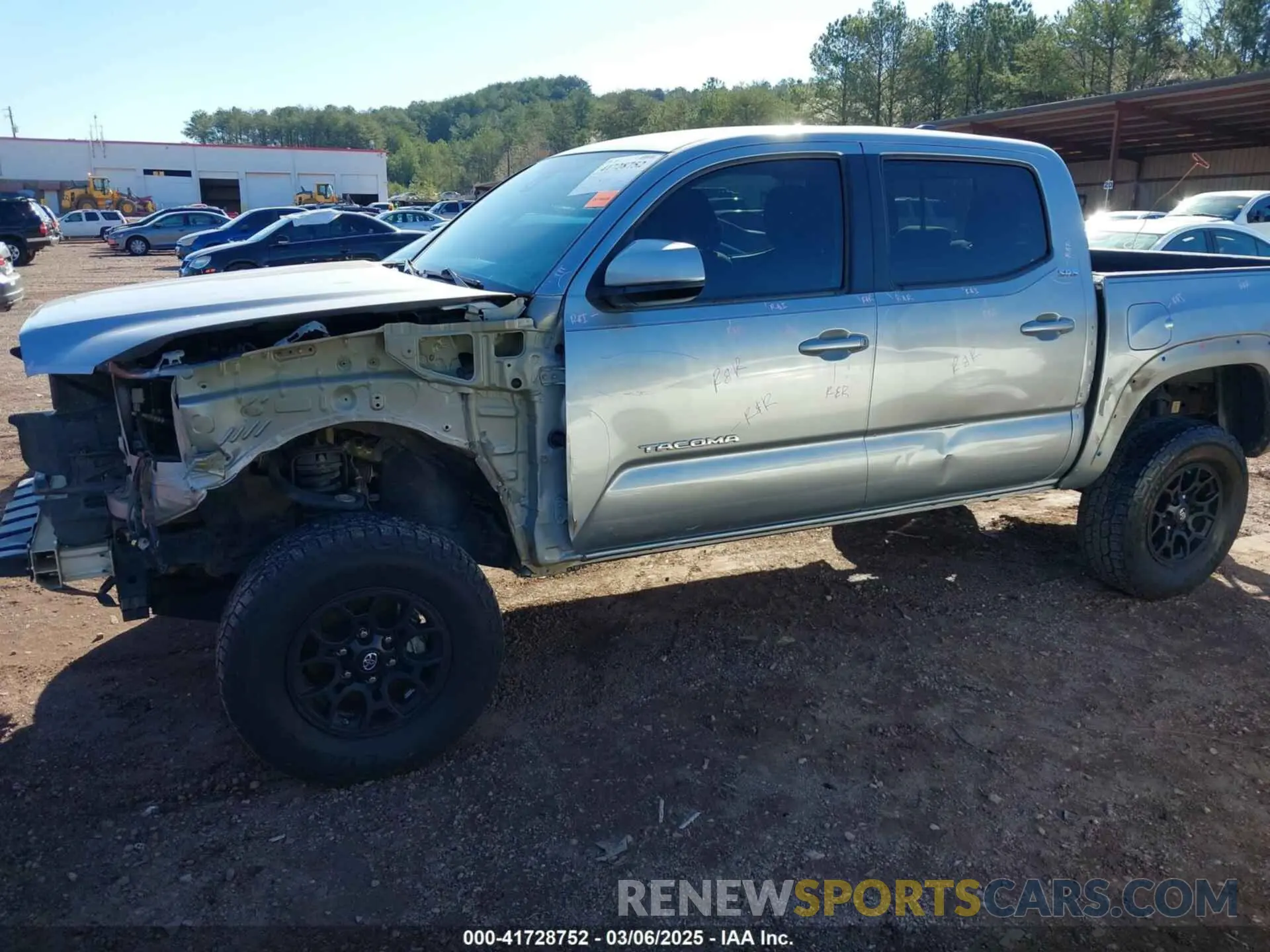 17 fotografías del automóvil dañado 3TMAZ5CN6KM099700 TOYOTA TACOMA 2019