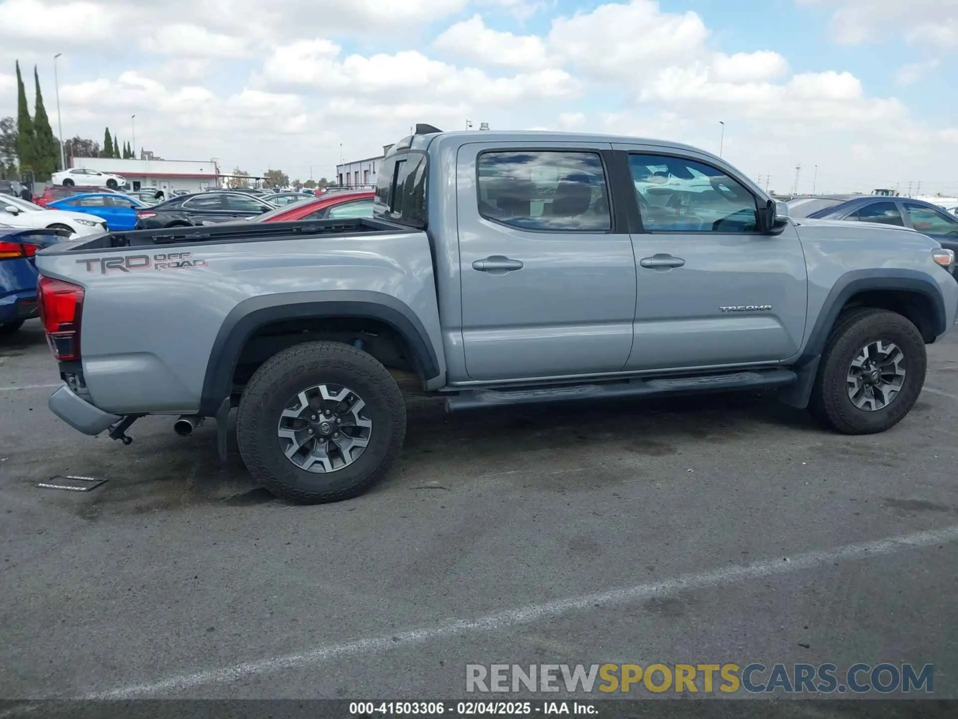 12 fotografías del automóvil dañado 3TMAZ5CN6KM100876 TOYOTA TACOMA 2019