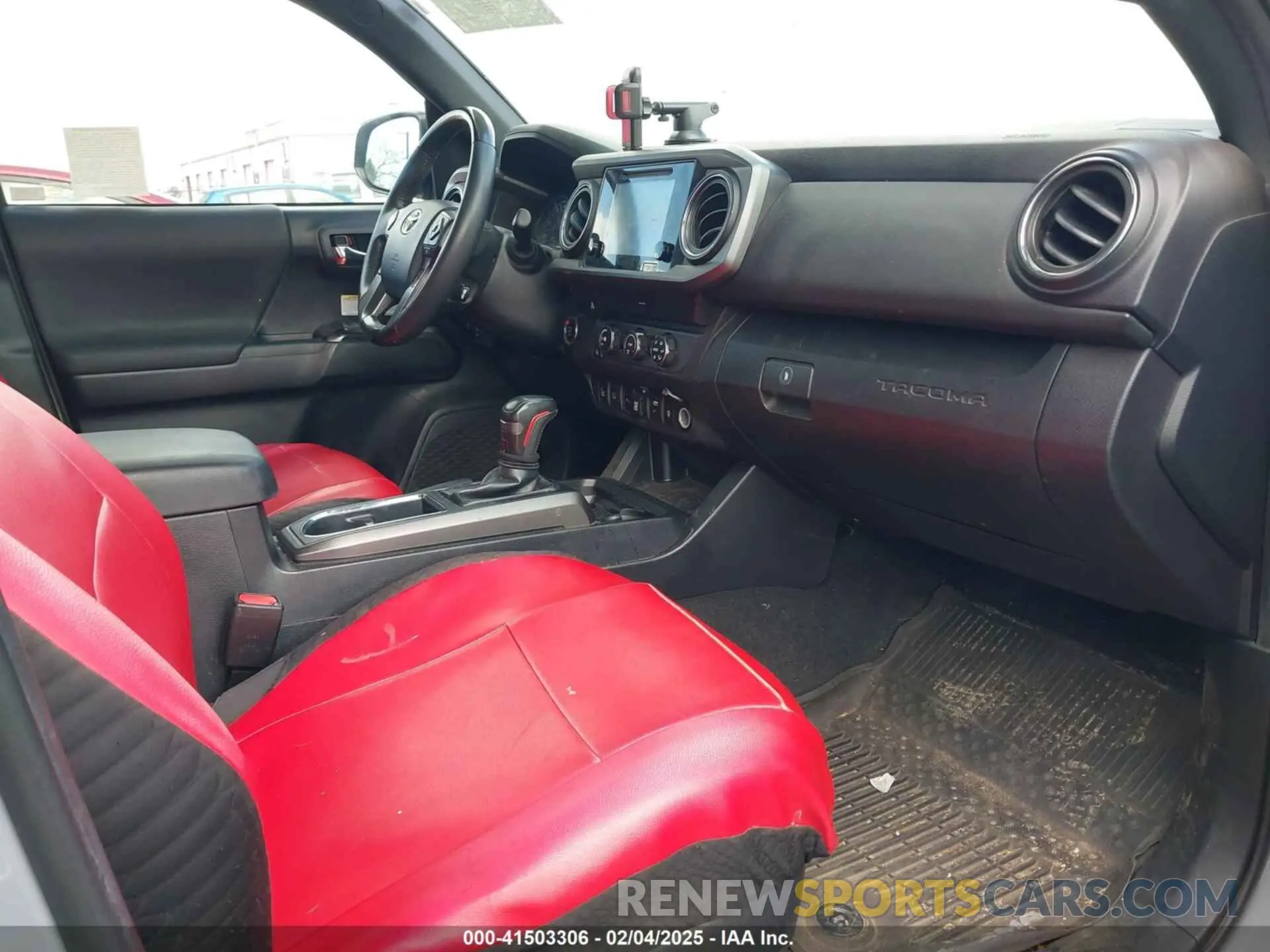 5 fotografías del automóvil dañado 3TMAZ5CN6KM100876 TOYOTA TACOMA 2019