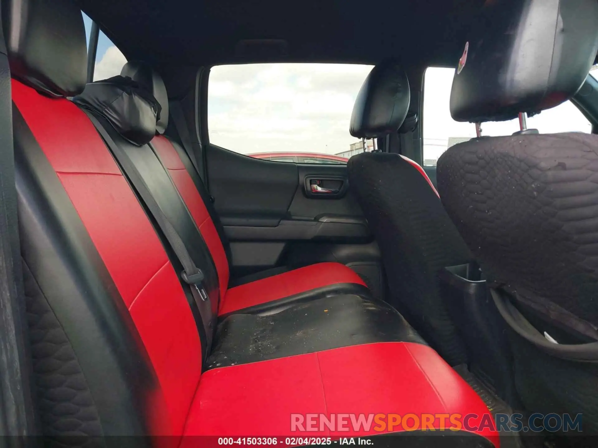 8 fotografías del automóvil dañado 3TMAZ5CN6KM100876 TOYOTA TACOMA 2019