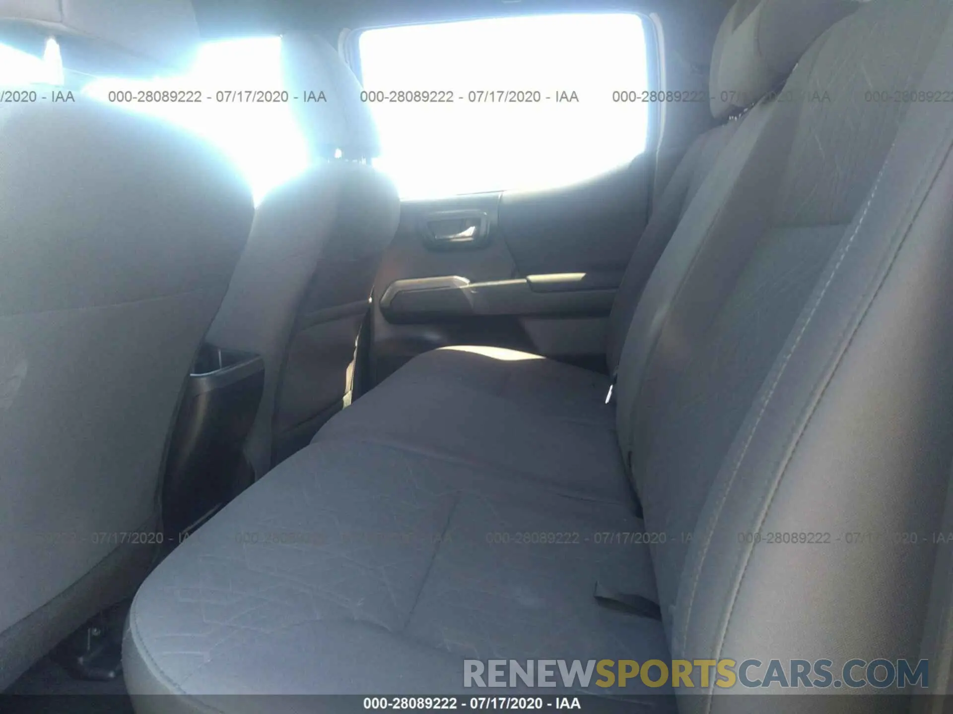 8 fotografías del automóvil dañado 3TMAZ5CN7KM078936 TOYOTA TACOMA 2019