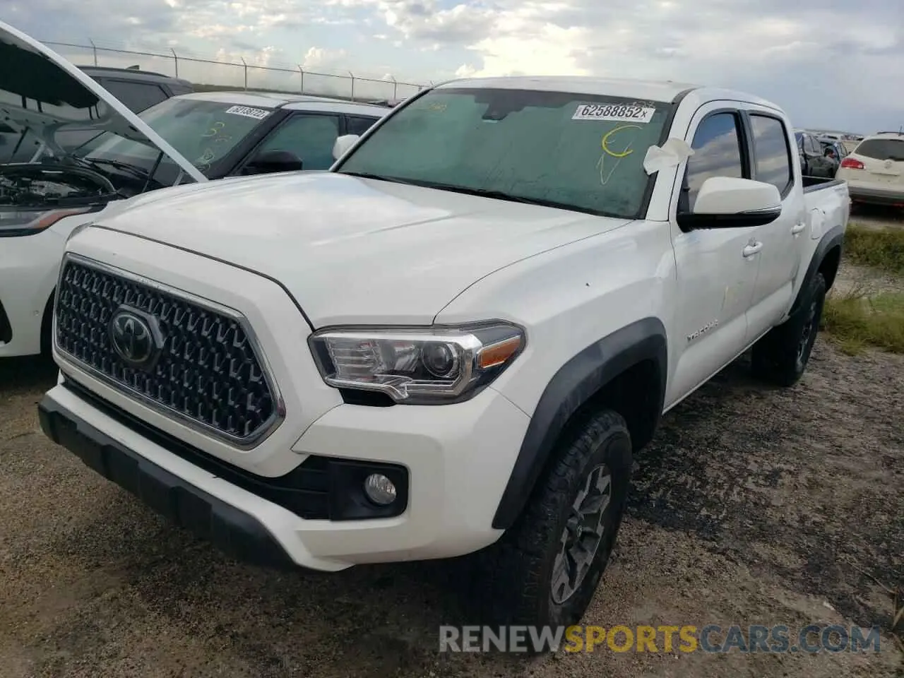 2 fotografías del automóvil dañado 3TMAZ5CN7KM103480 TOYOTA TACOMA 2019
