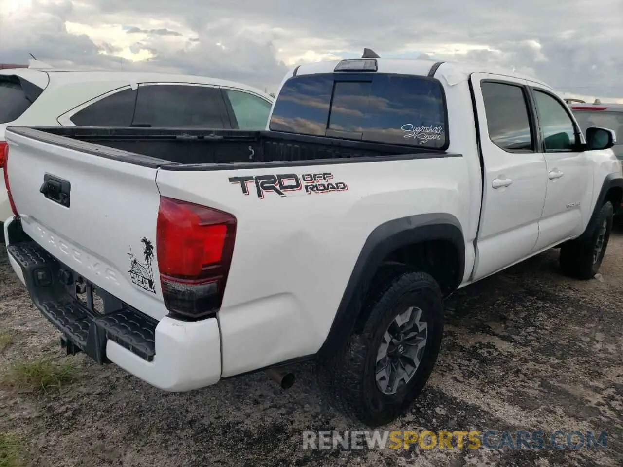 4 fotografías del automóvil dañado 3TMAZ5CN7KM103480 TOYOTA TACOMA 2019