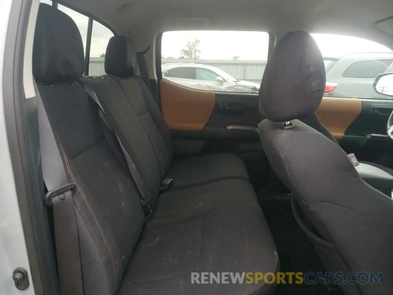 10 fotografías del automóvil dañado 3TMAZ5CN7KM105679 TOYOTA TACOMA 2019