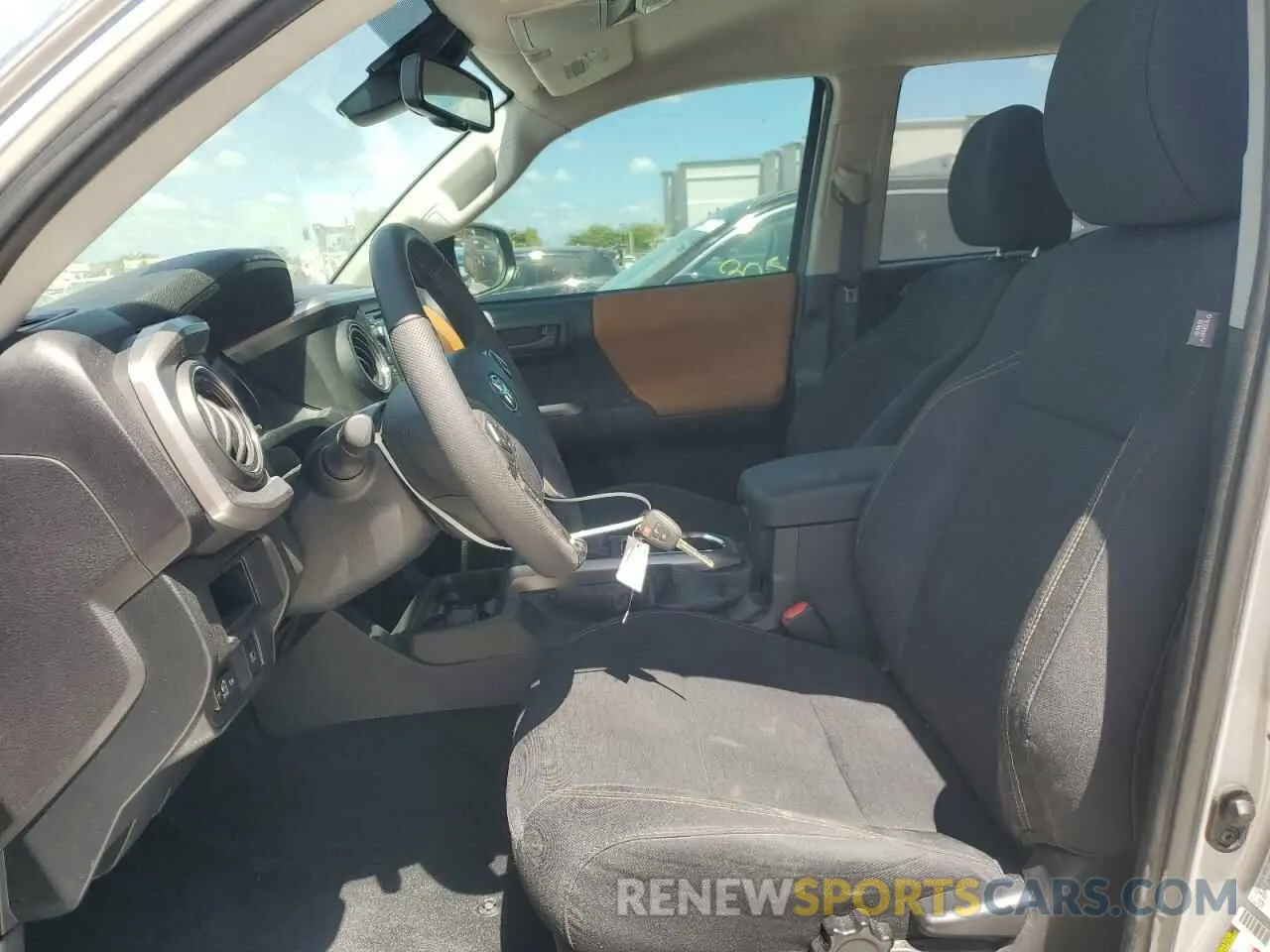 7 fotografías del automóvil dañado 3TMAZ5CN7KM108145 TOYOTA TACOMA 2019