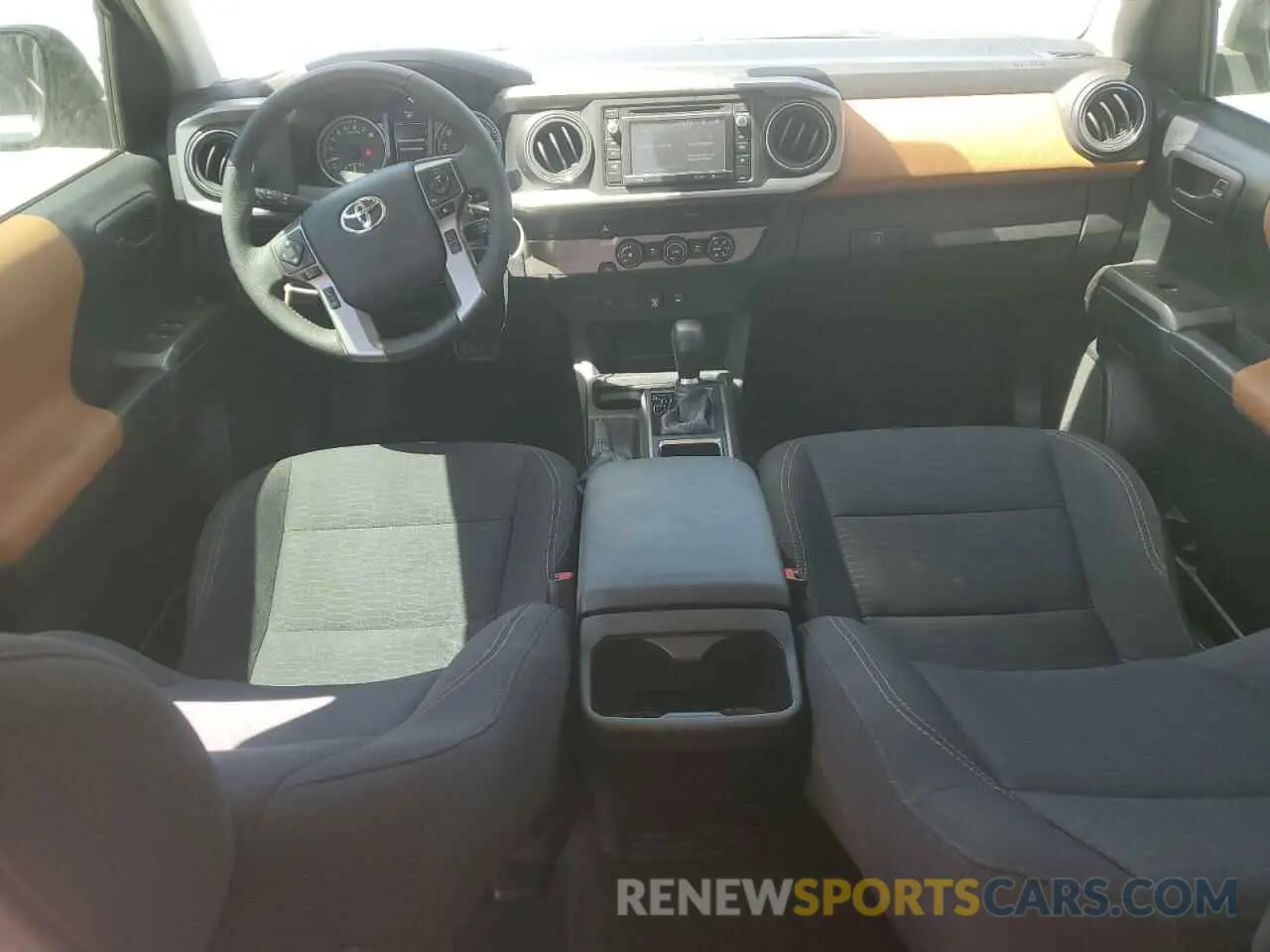 8 fotografías del automóvil dañado 3TMAZ5CN7KM108145 TOYOTA TACOMA 2019