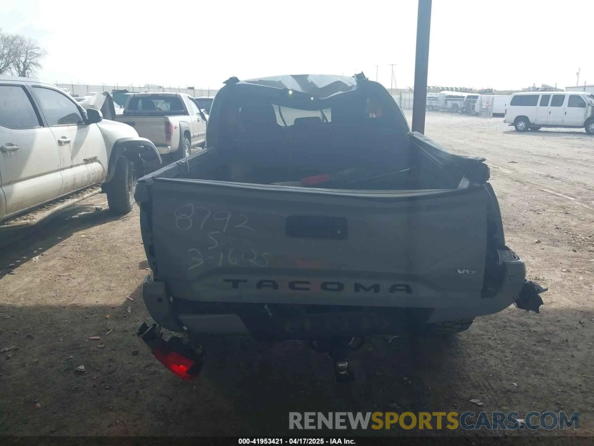 17 fotografías del automóvil dañado 3TMAZ5CN8KM091324 TOYOTA TACOMA 2019