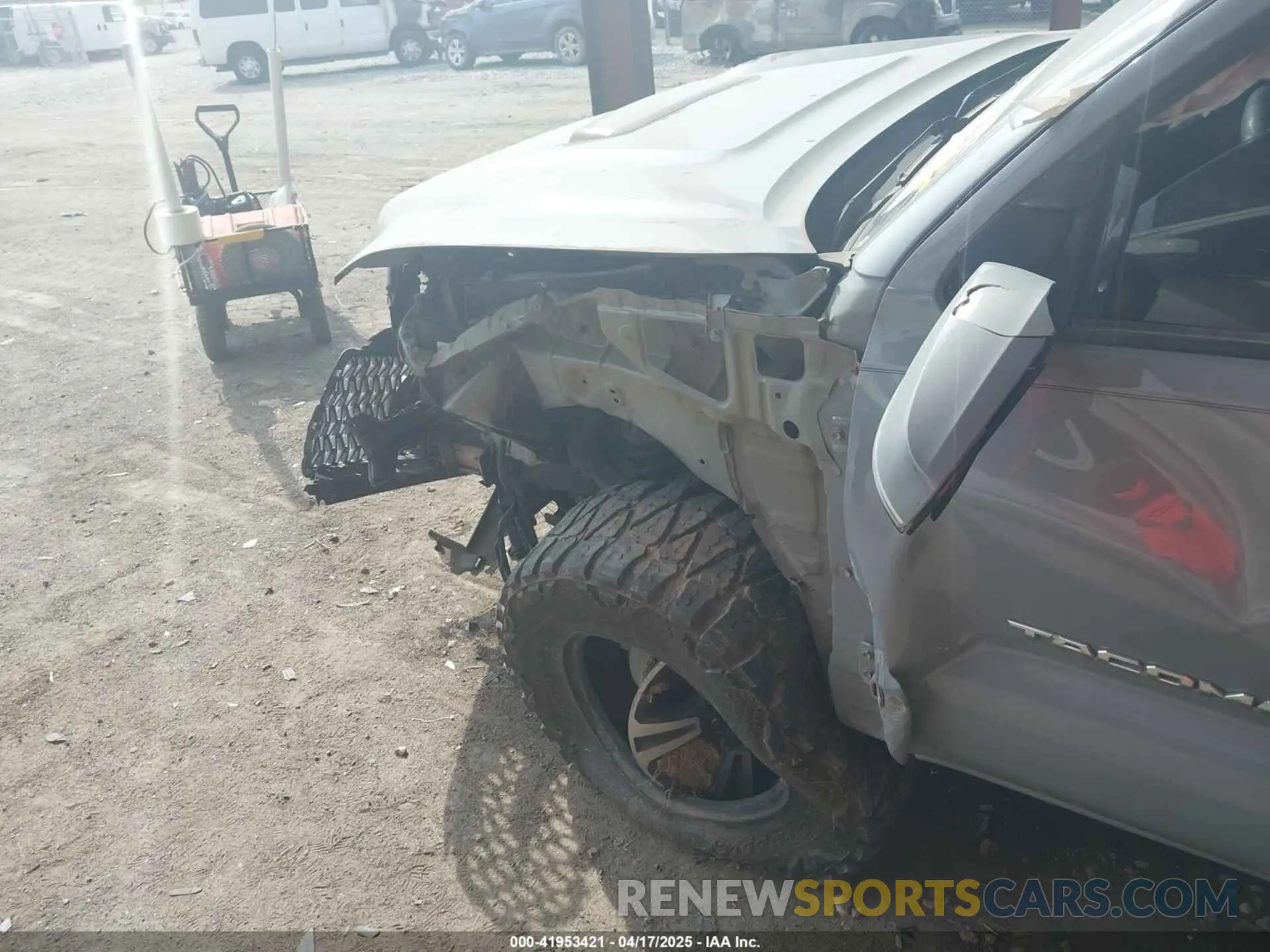 18 fotografías del automóvil dañado 3TMAZ5CN8KM091324 TOYOTA TACOMA 2019