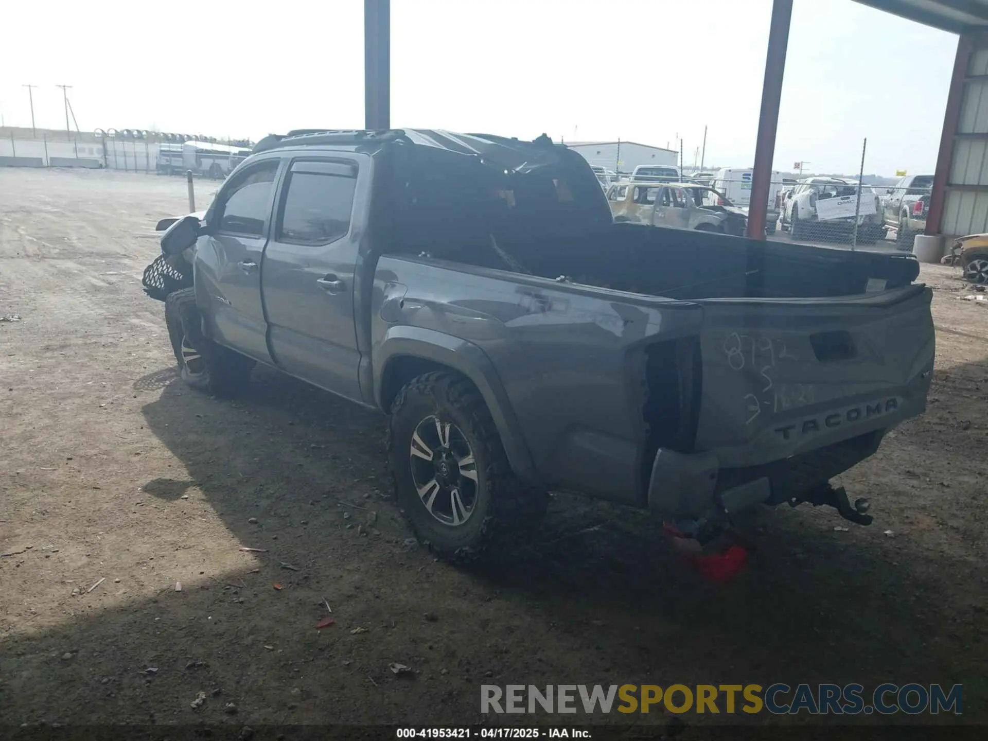 3 fotografías del automóvil dañado 3TMAZ5CN8KM091324 TOYOTA TACOMA 2019