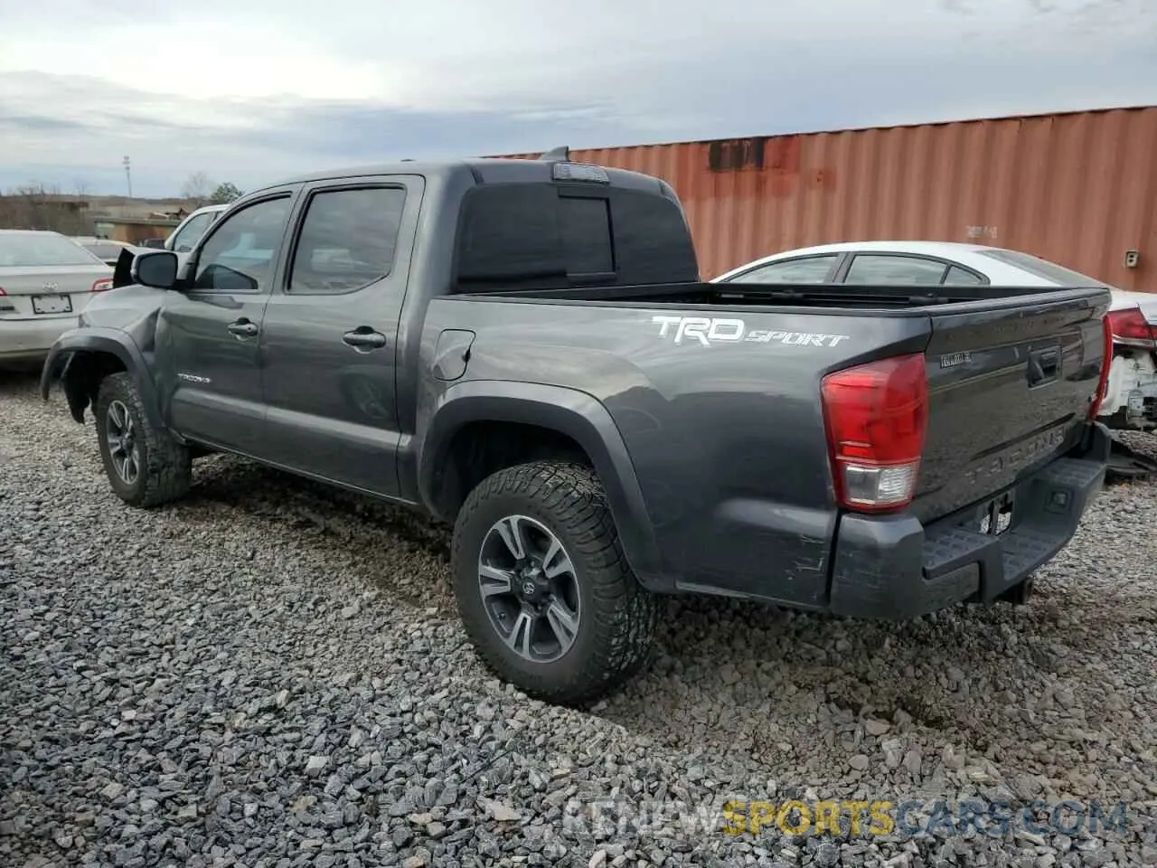 2 fotografías del automóvil dañado 3TMAZ5CN8KM093283 TOYOTA TACOMA 2019
