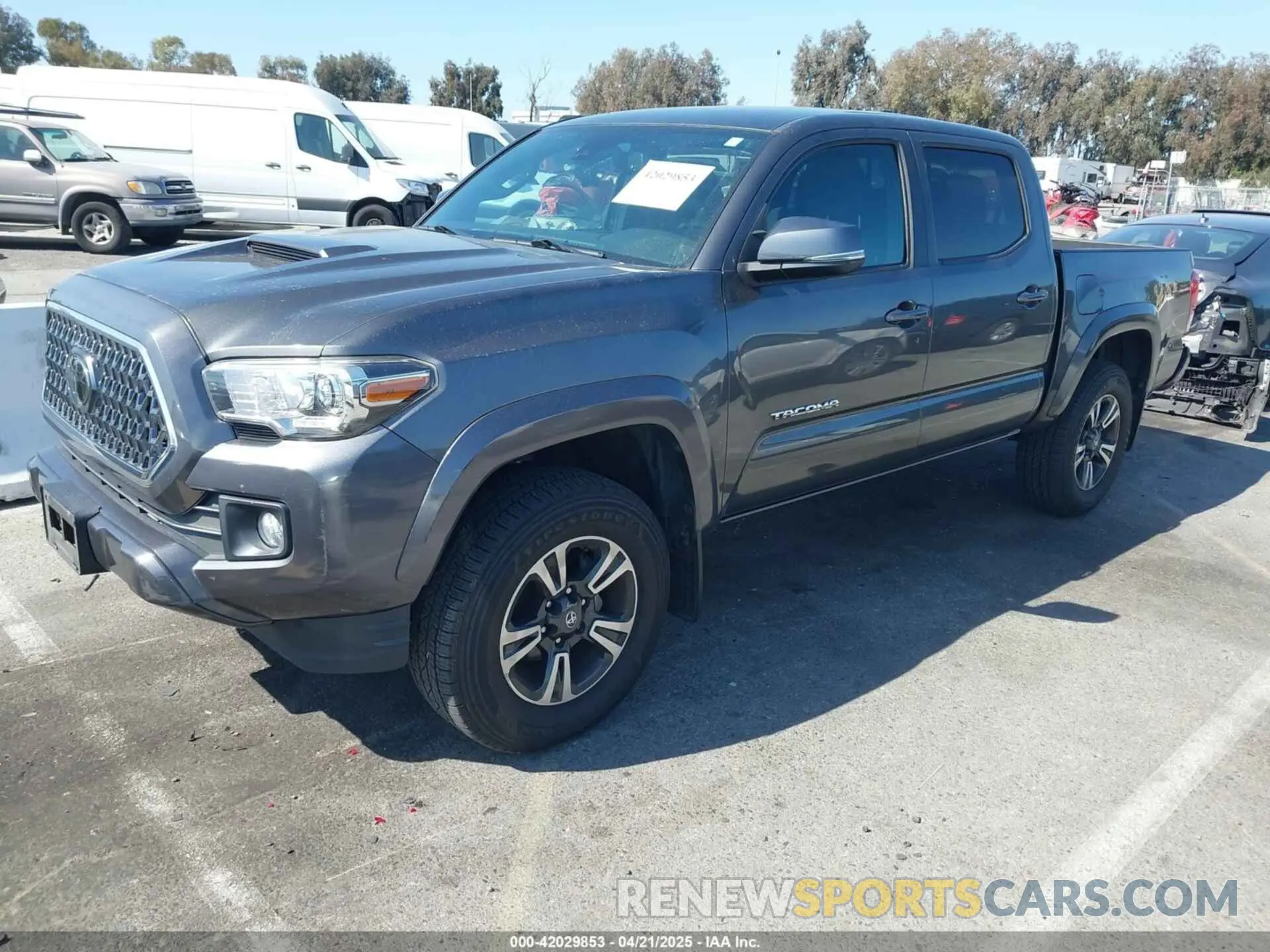 2 fotografías del automóvil dañado 3TMAZ5CN8KM096846 TOYOTA TACOMA 2019