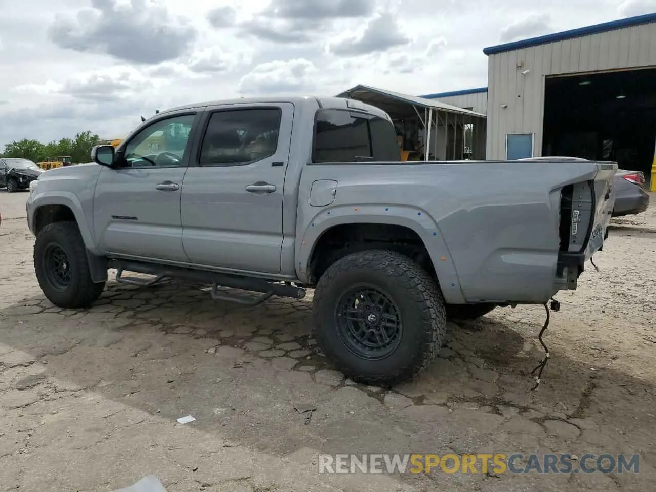 2 fotografías del automóvil dañado 3TMAZ5CN8KM101639 TOYOTA TACOMA 2019