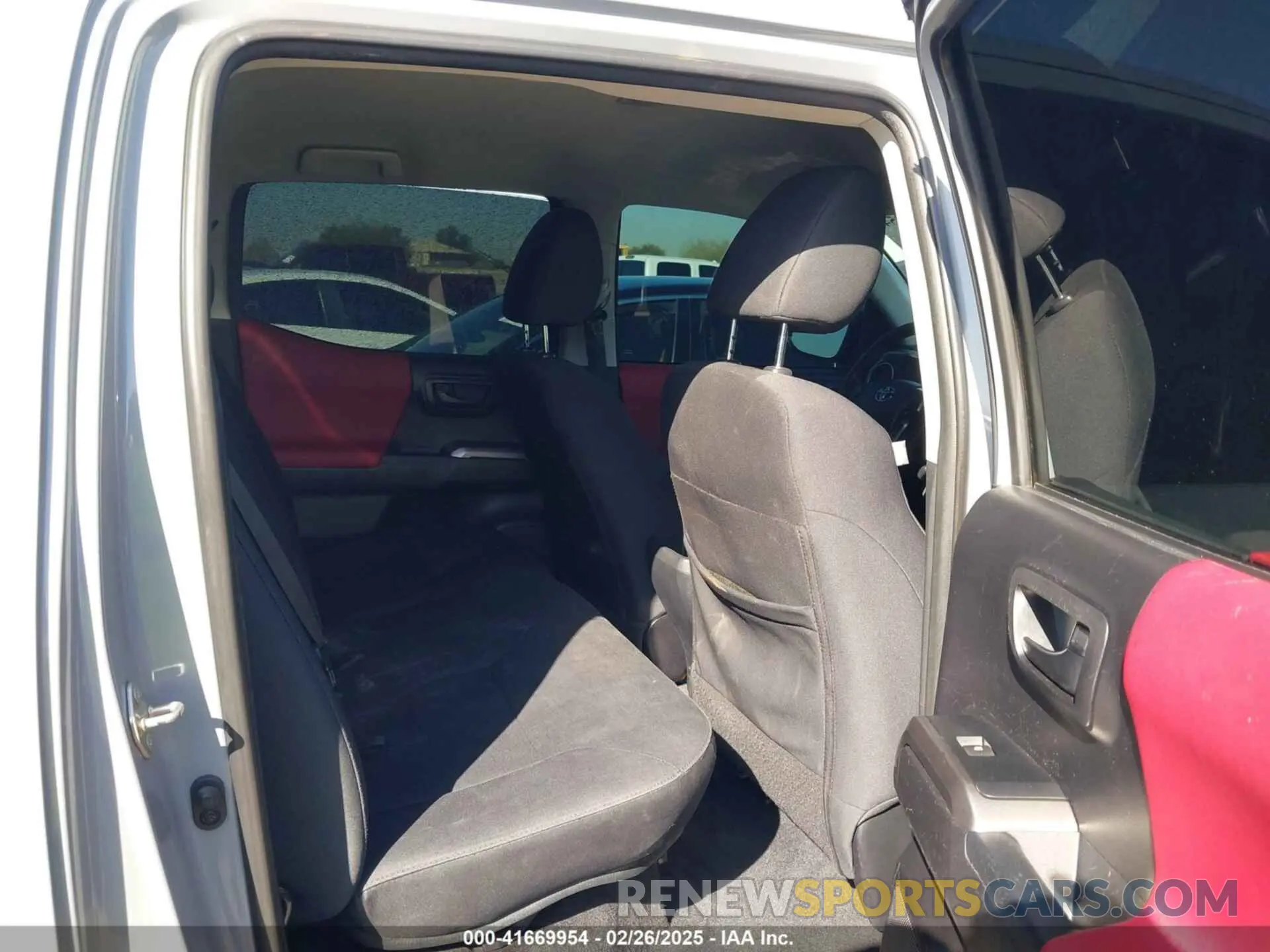 8 fotografías del automóvil dañado 3TMAZ5CN8KM105142 TOYOTA TACOMA 2019