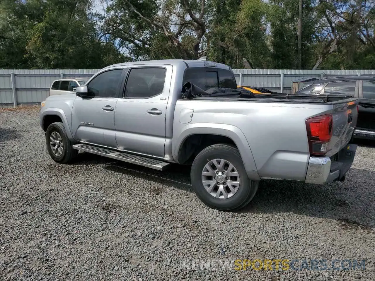2 fotografías del automóvil dañado 3TMAZ5CN8KM109398 TOYOTA TACOMA 2019
