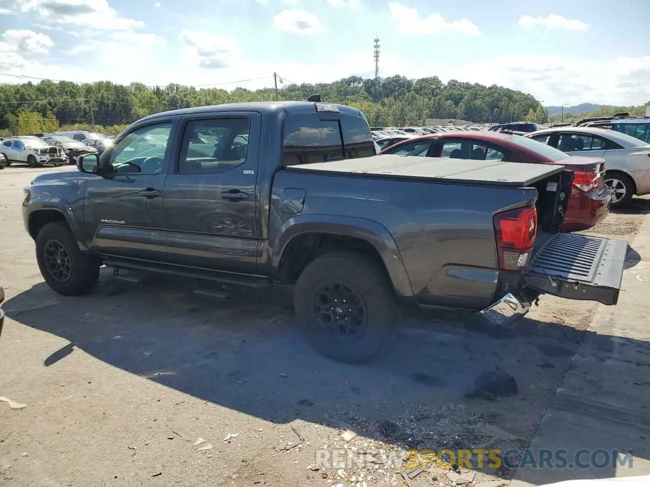 2 fotografías del automóvil dañado 3TMAZ5CN8KM111782 TOYOTA TACOMA 2019