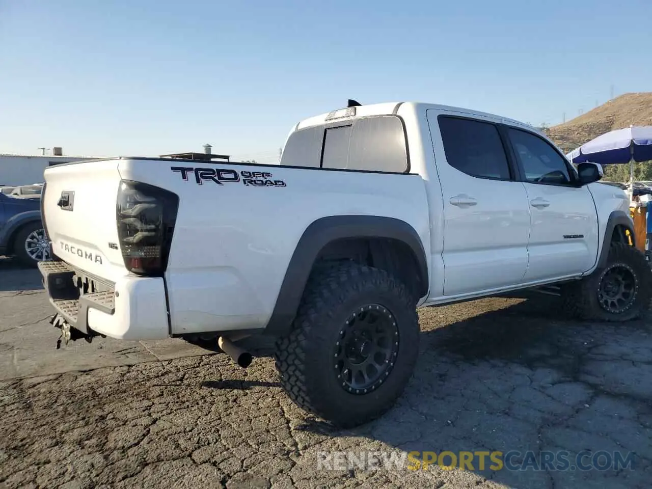 3 fotografías del automóvil dañado 3TMAZ5CN8KM112835 TOYOTA TACOMA 2019