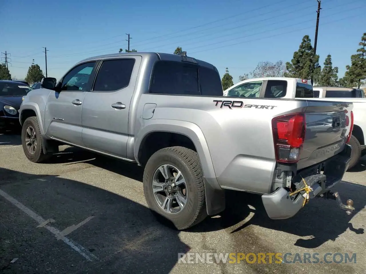 2 fotografías del automóvil dañado 3TMAZ5CN9KM082809 TOYOTA TACOMA 2019