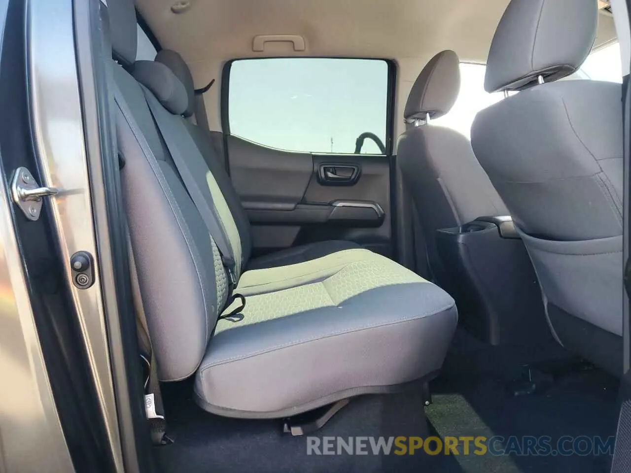 10 fotografías del automóvil dañado 3TMAZ5CN9KM089677 TOYOTA TACOMA 2019