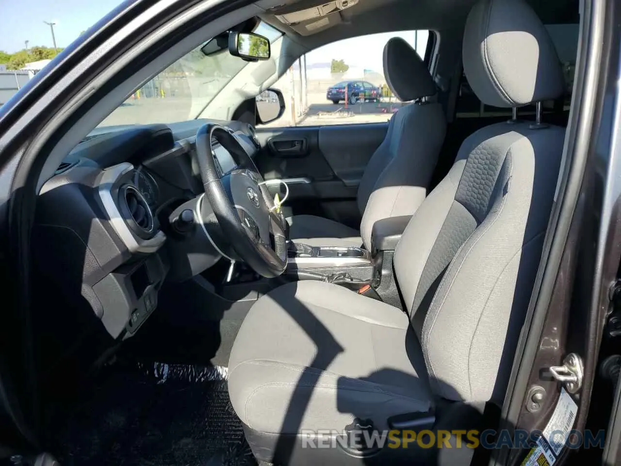 7 fotografías del automóvil dañado 3TMAZ5CN9KM089677 TOYOTA TACOMA 2019