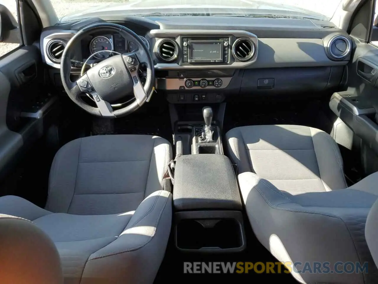 8 fotografías del automóvil dañado 3TMAZ5CN9KM089677 TOYOTA TACOMA 2019