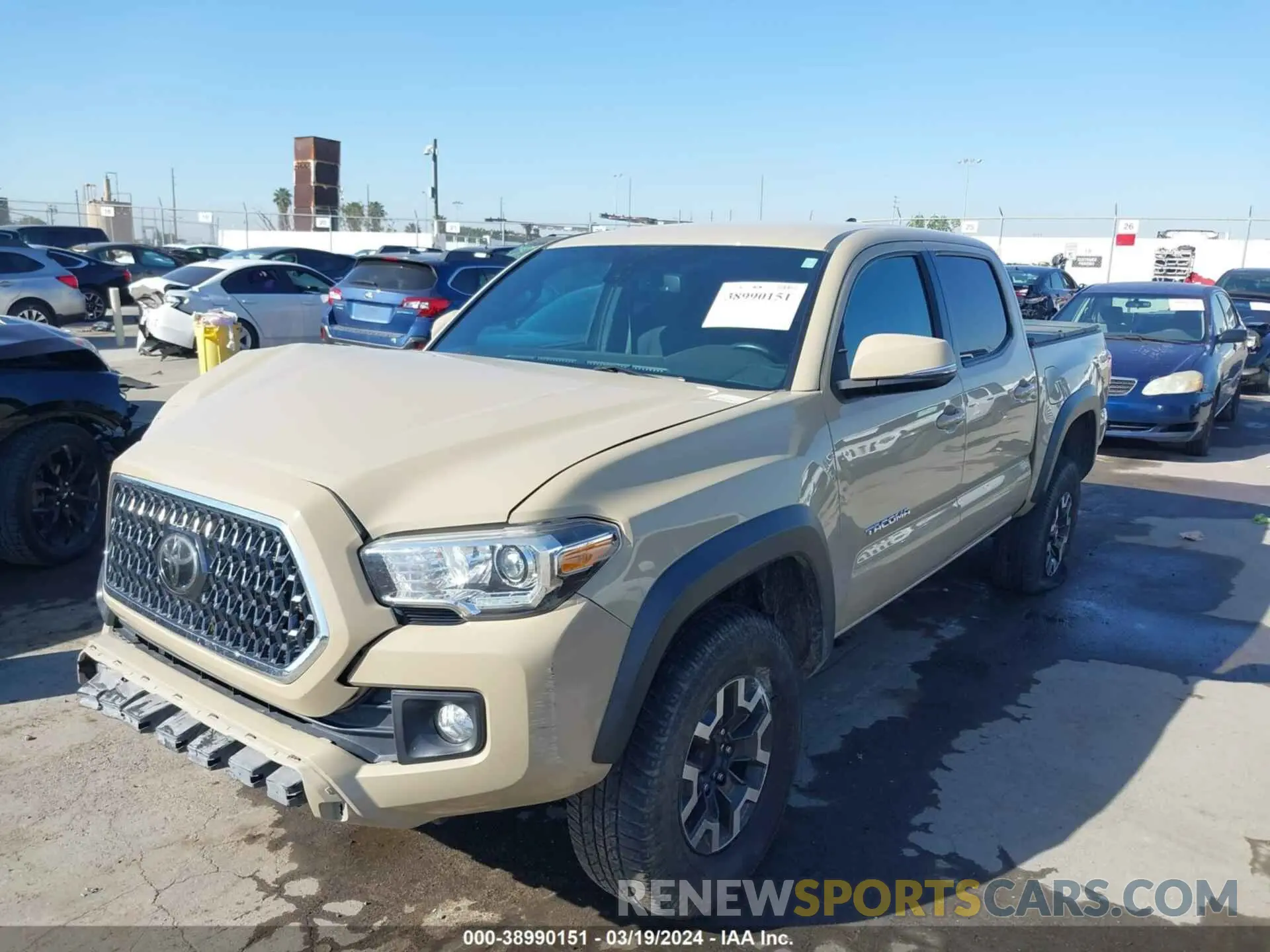 2 fotografías del automóvil dañado 3TMAZ5CN9KM094197 TOYOTA TACOMA 2019