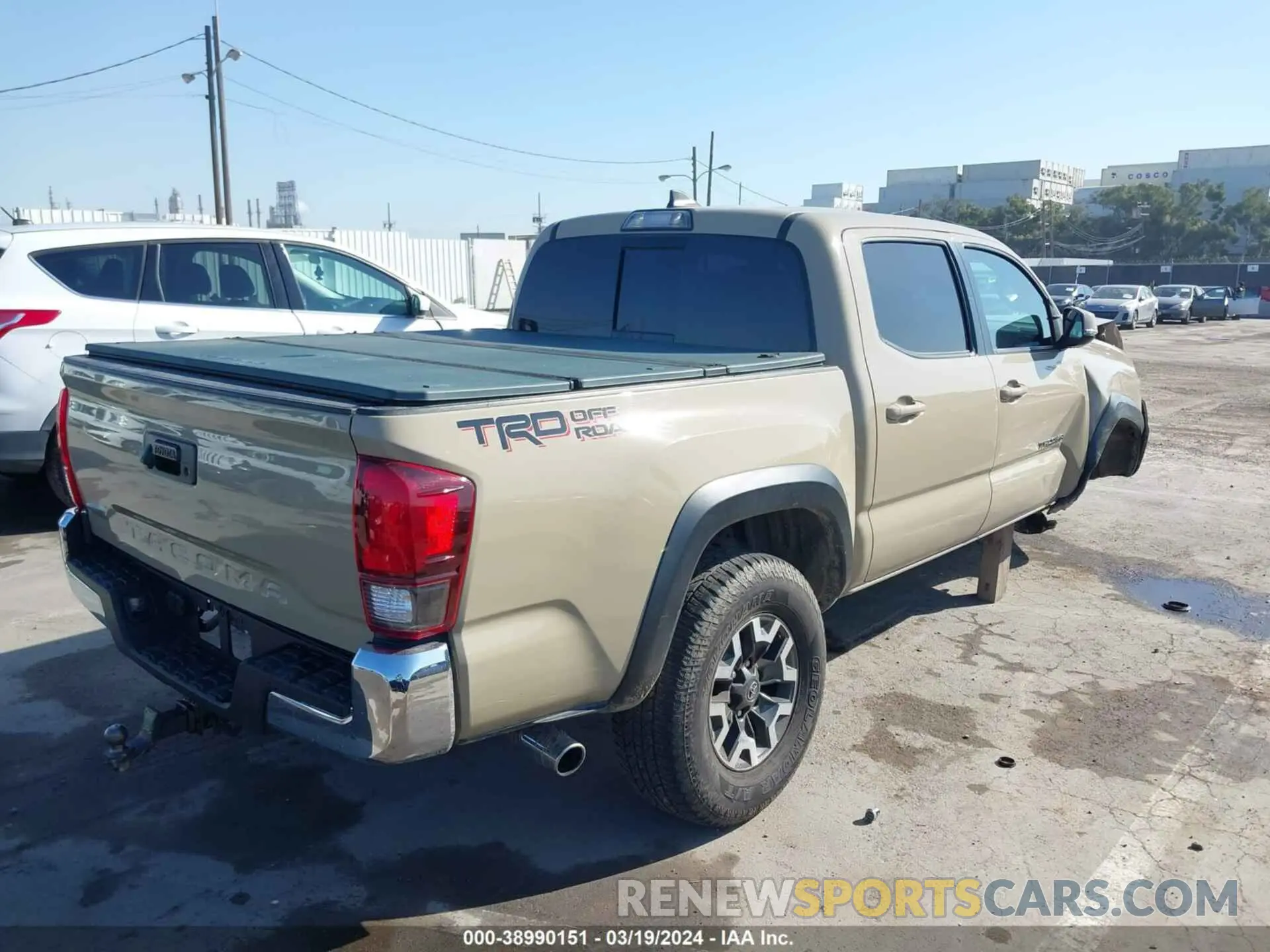 4 fotografías del automóvil dañado 3TMAZ5CN9KM094197 TOYOTA TACOMA 2019