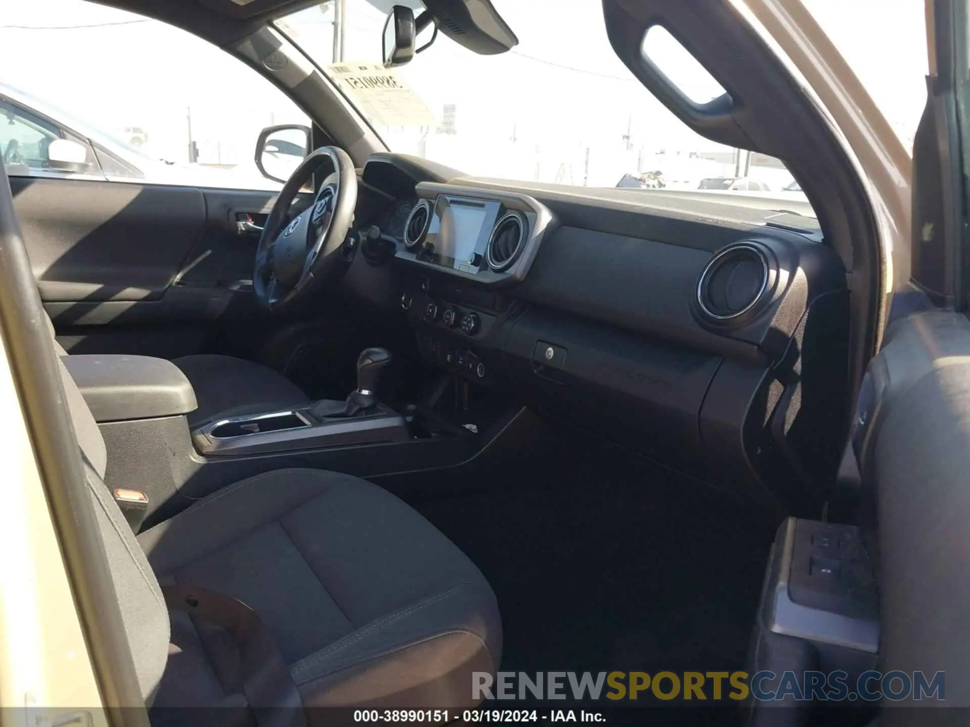 5 fotografías del automóvil dañado 3TMAZ5CN9KM094197 TOYOTA TACOMA 2019
