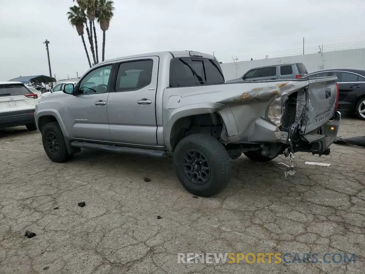 2 fotografías del automóvil dañado 3TMAZ5CN9KM104632 TOYOTA TACOMA 2019