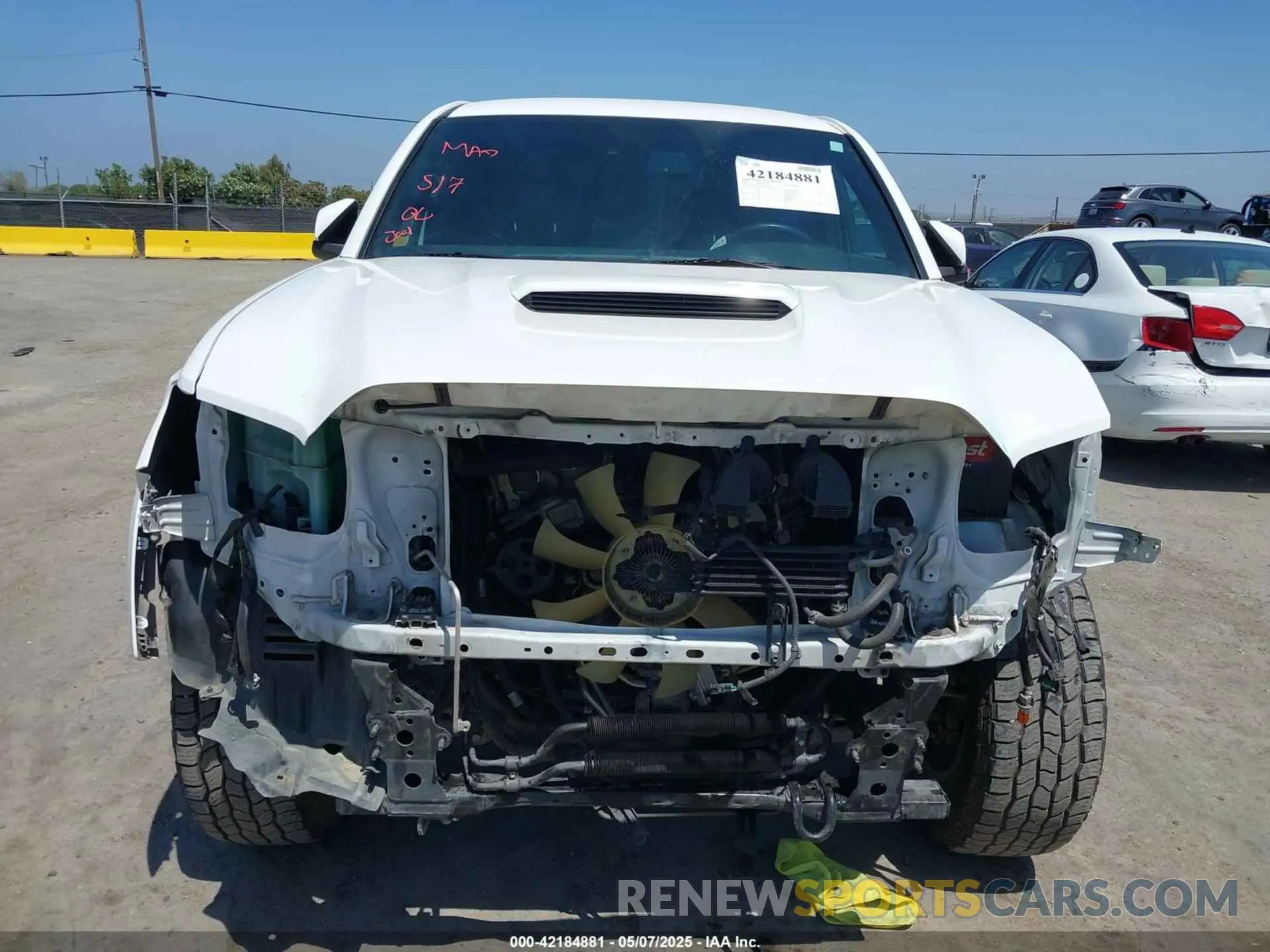 13 fotografías del automóvil dañado 3TMAZ5CNXKM079661 TOYOTA TACOMA 2019