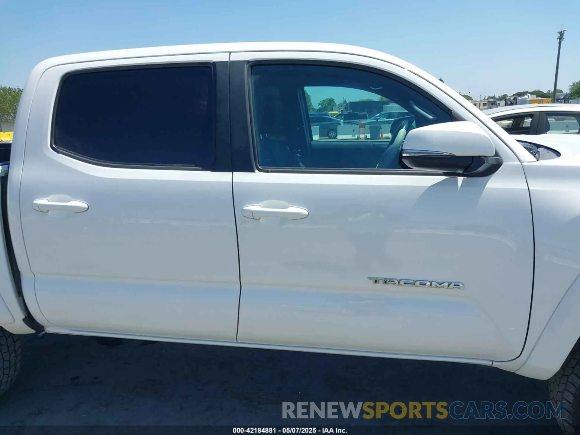 14 fotografías del automóvil dañado 3TMAZ5CNXKM079661 TOYOTA TACOMA 2019