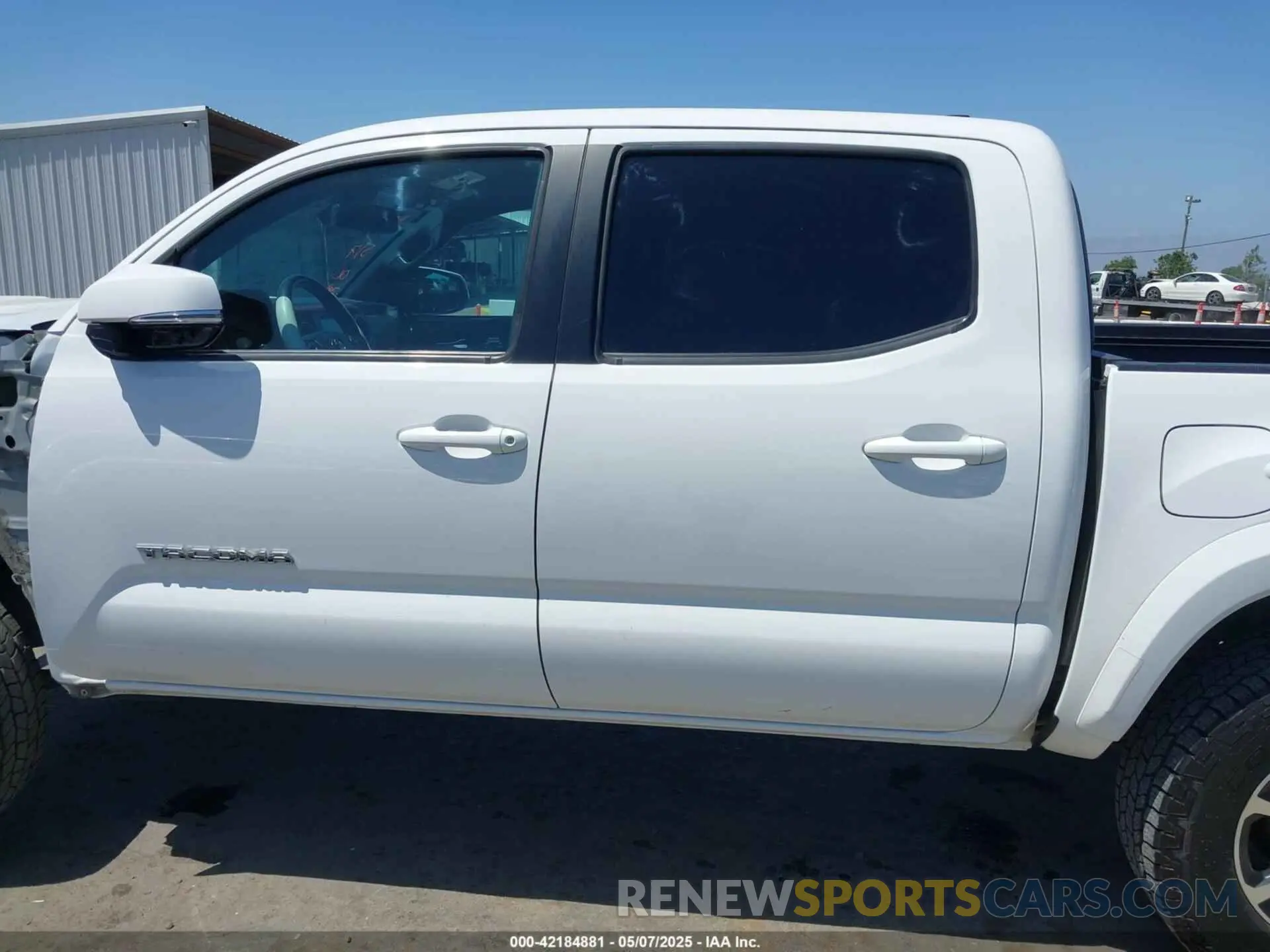 15 fotografías del automóvil dañado 3TMAZ5CNXKM079661 TOYOTA TACOMA 2019