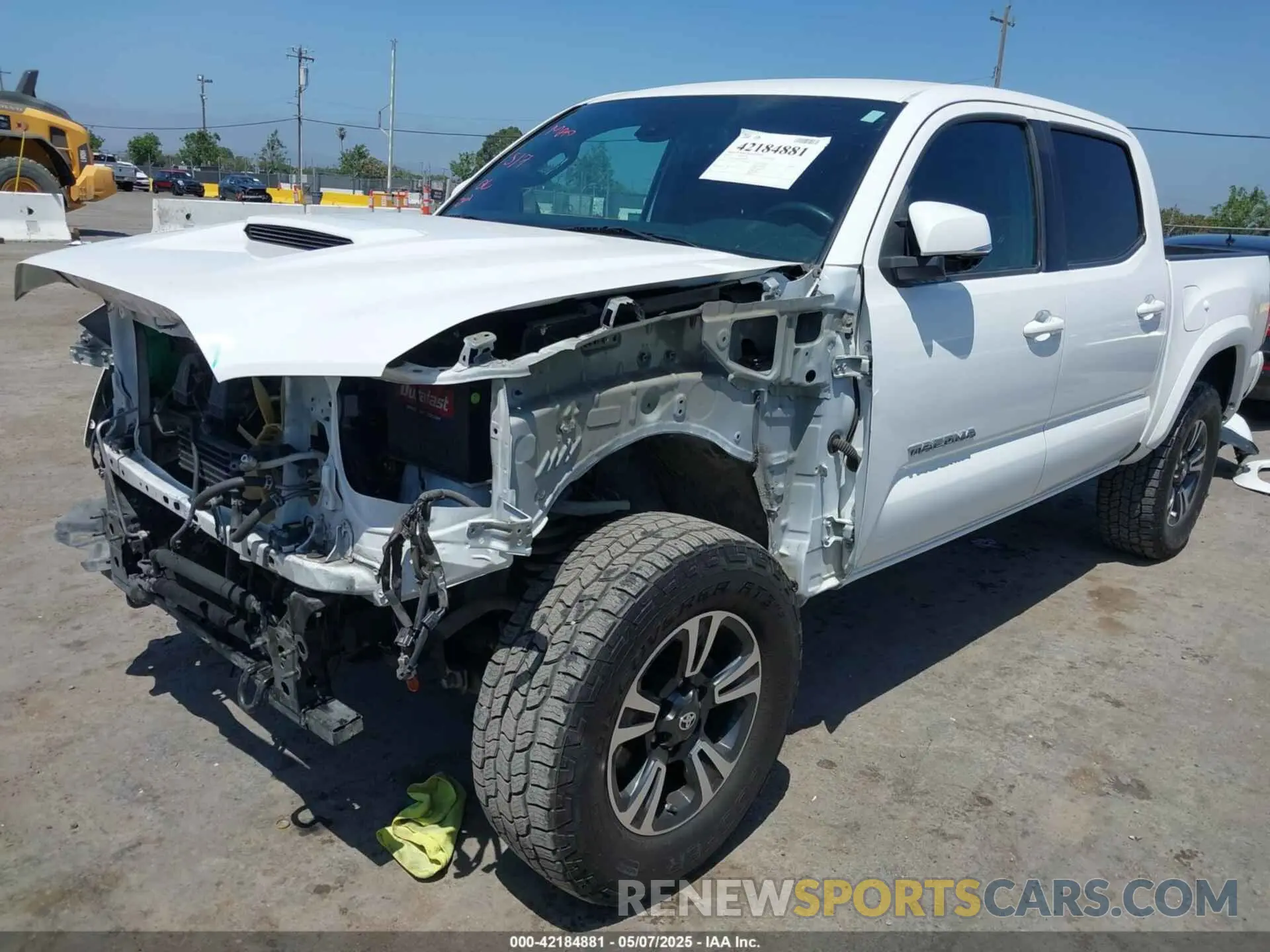2 fotografías del automóvil dañado 3TMAZ5CNXKM079661 TOYOTA TACOMA 2019