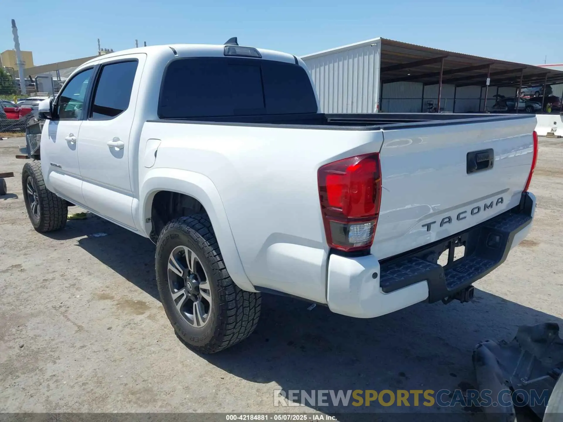 3 fotografías del automóvil dañado 3TMAZ5CNXKM079661 TOYOTA TACOMA 2019