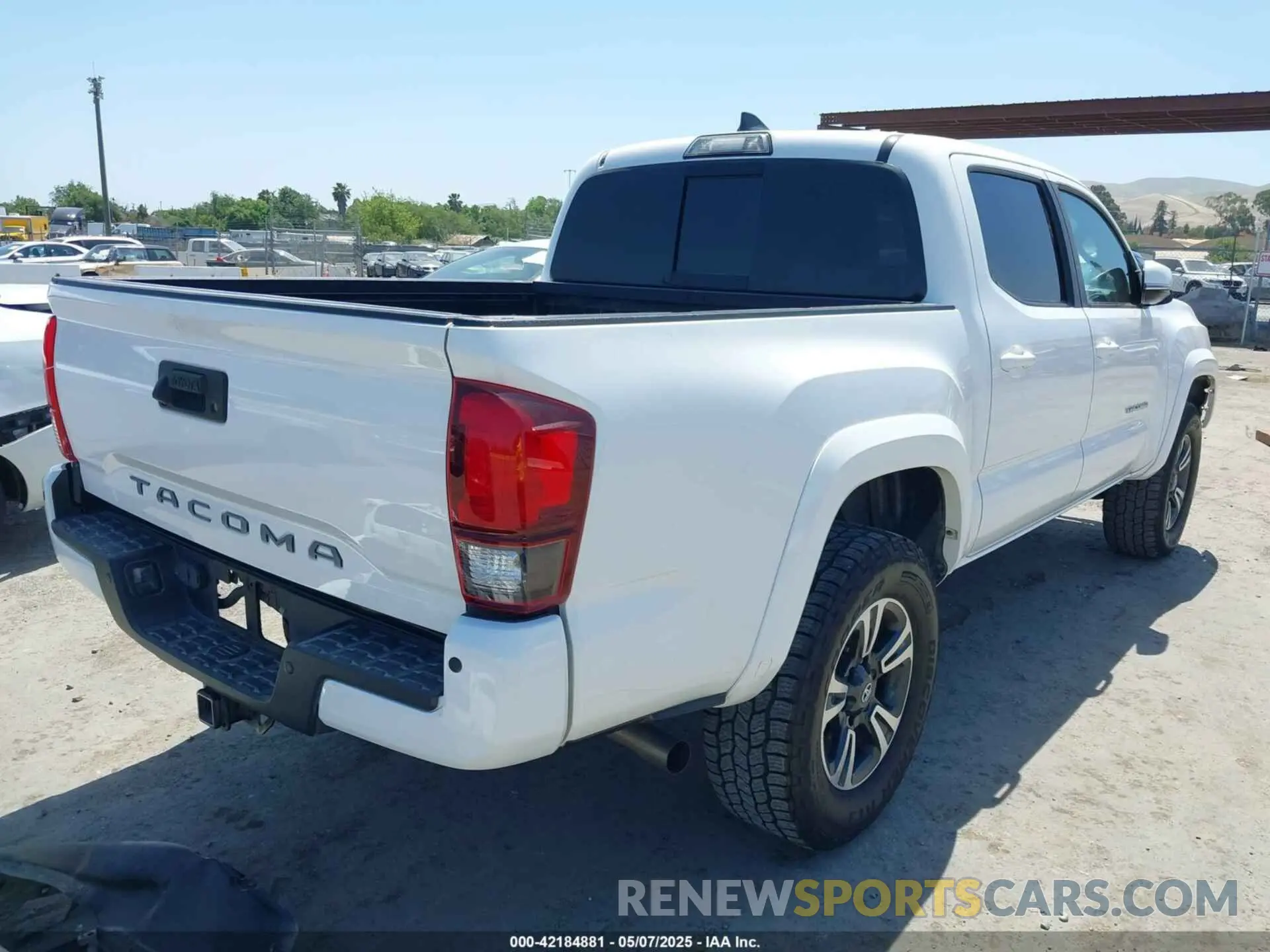 4 fotografías del automóvil dañado 3TMAZ5CNXKM079661 TOYOTA TACOMA 2019