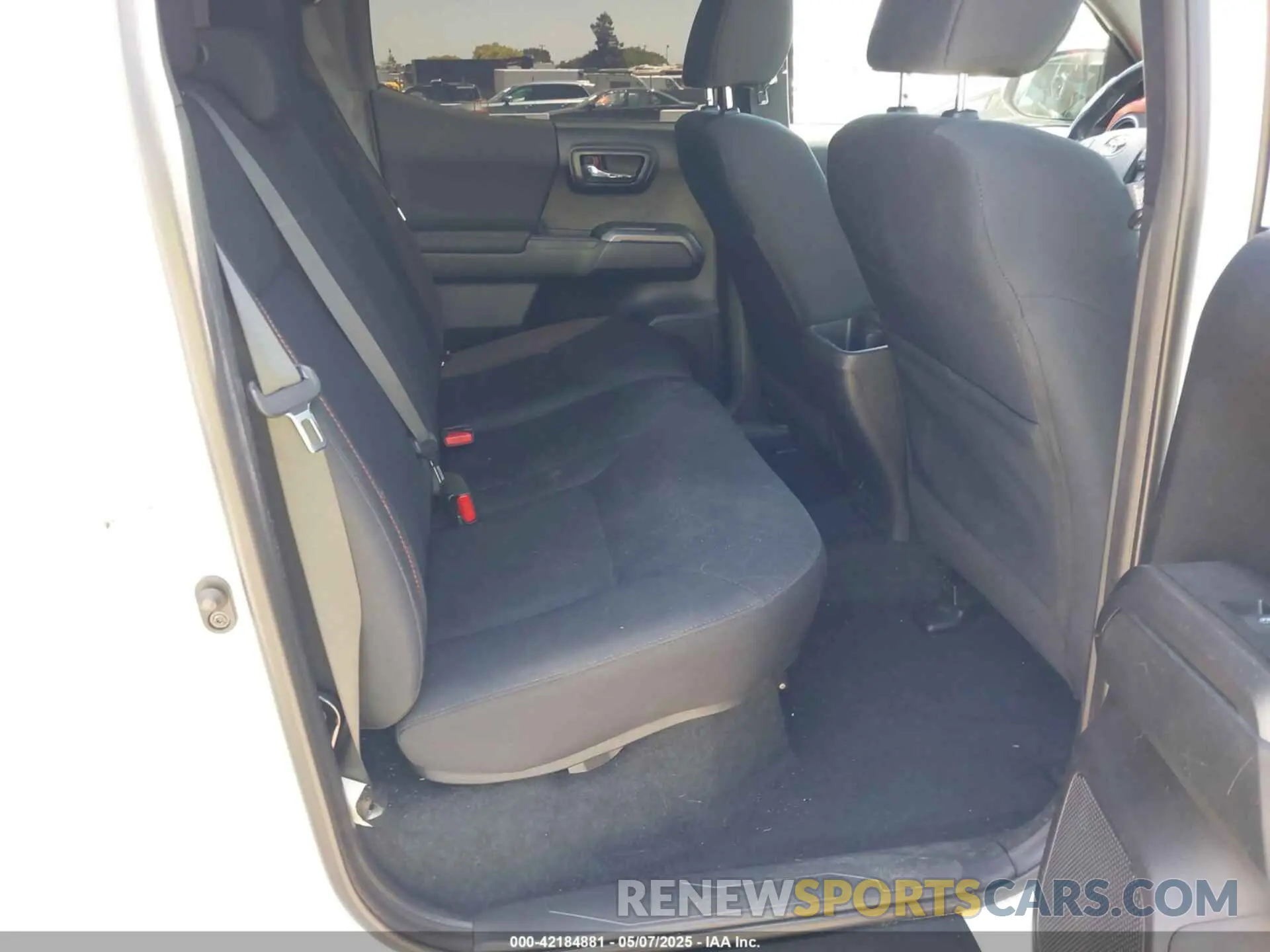 8 fotografías del automóvil dañado 3TMAZ5CNXKM079661 TOYOTA TACOMA 2019