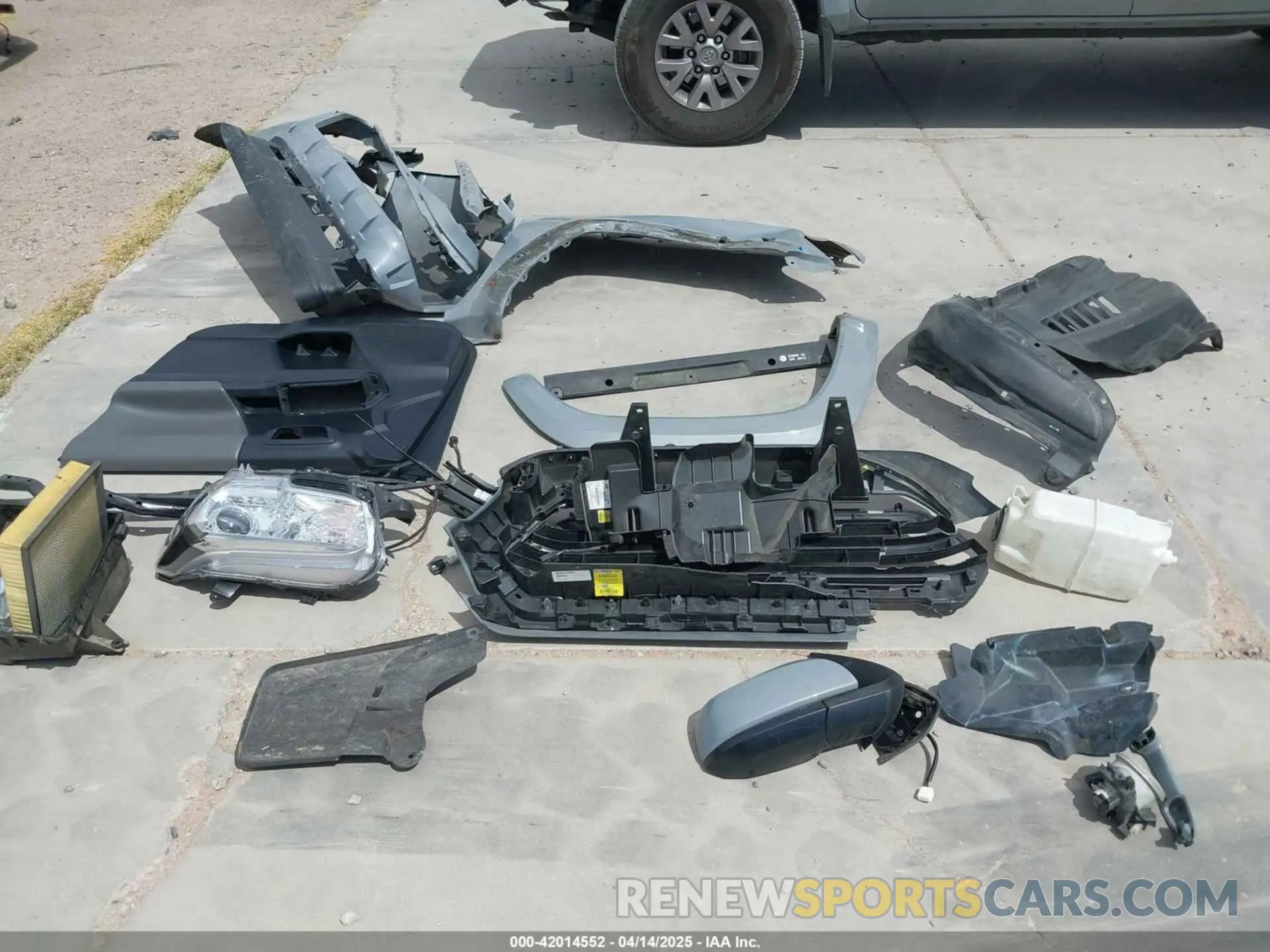 12 fotografías del automóvil dañado 3TMAZ5CNXKM079739 TOYOTA TACOMA 2019