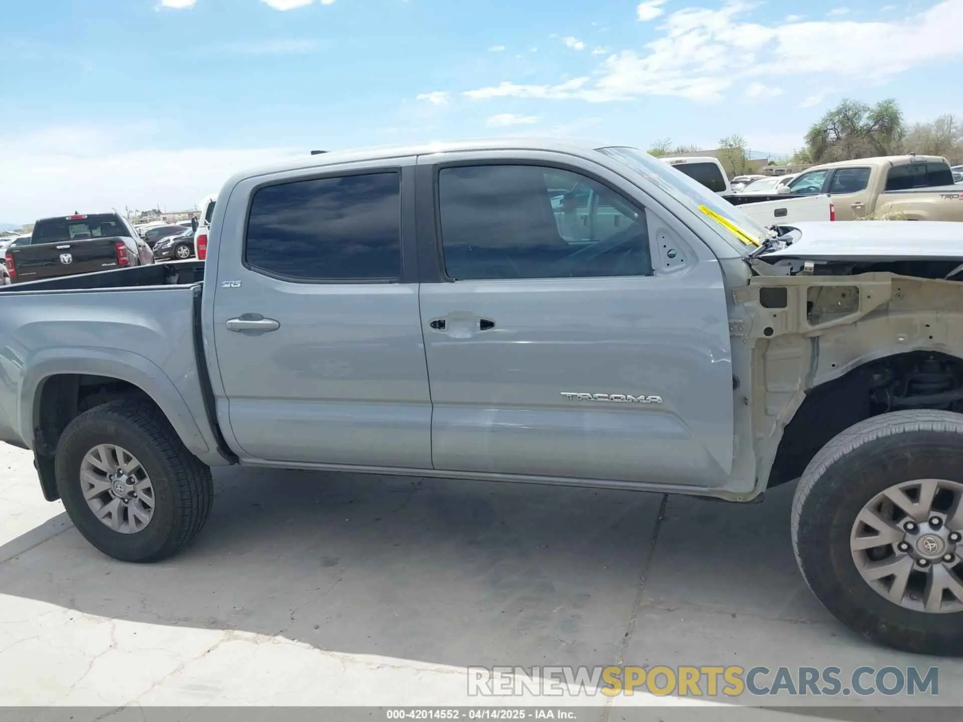 14 fotografías del automóvil dañado 3TMAZ5CNXKM079739 TOYOTA TACOMA 2019