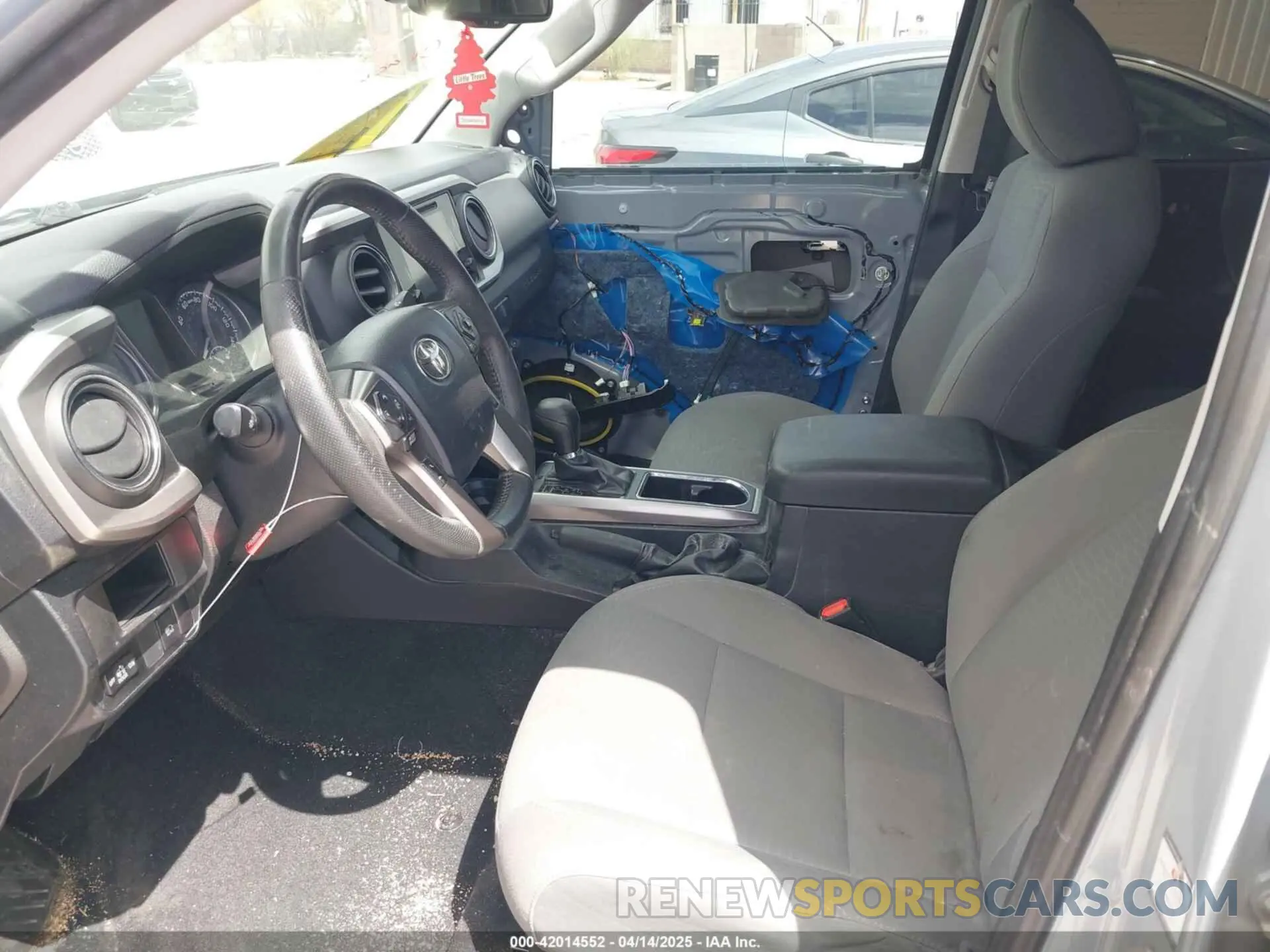 5 fotografías del automóvil dañado 3TMAZ5CNXKM079739 TOYOTA TACOMA 2019