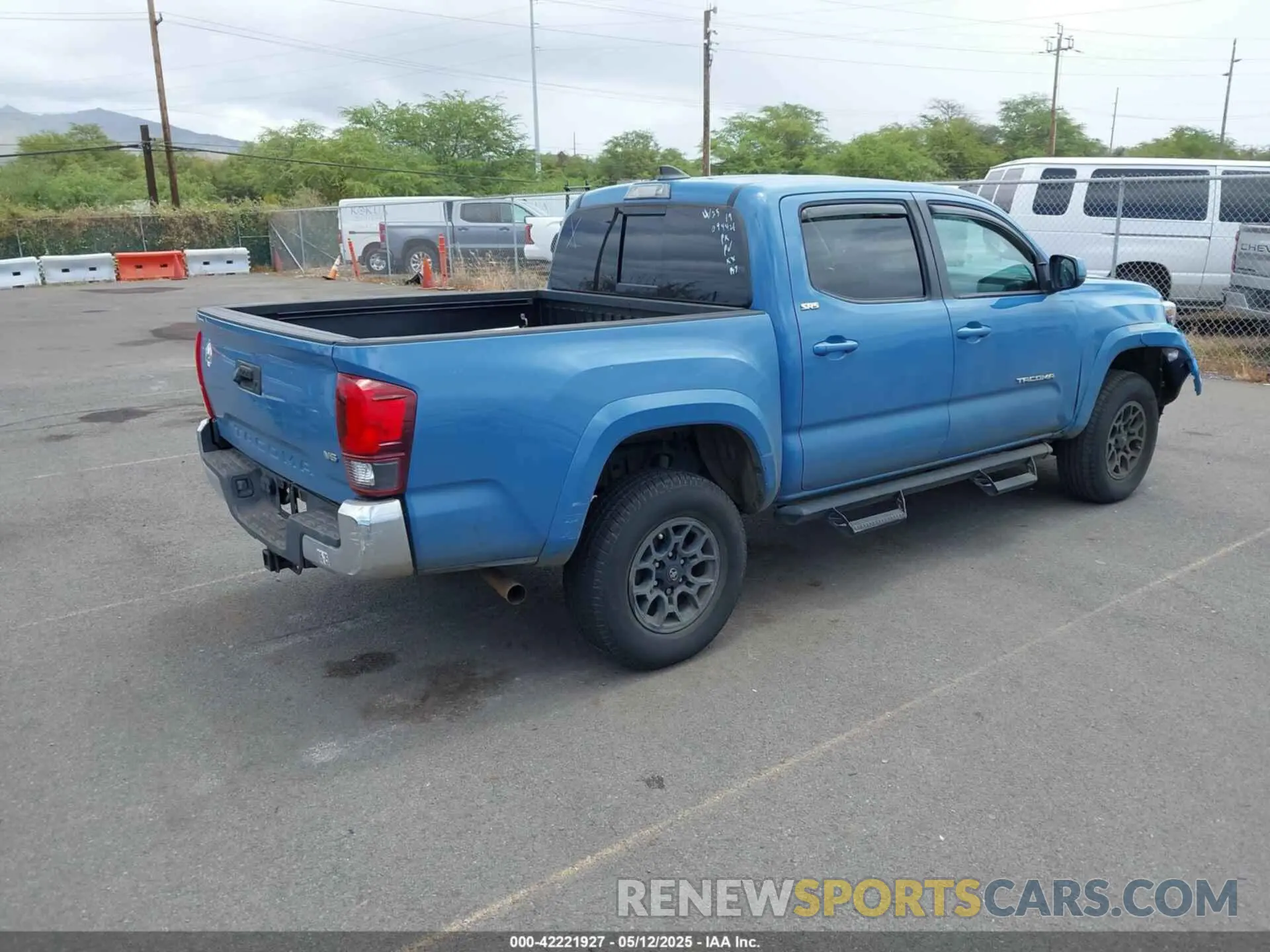4 fotografías del automóvil dañado 3TMAZ5CNXKM094421 TOYOTA TACOMA 2019