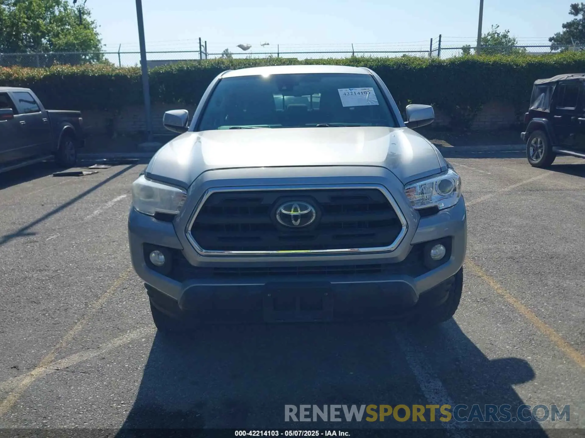 12 fotografías del automóvil dañado 3TMAZ5CNXKM109936 TOYOTA TACOMA 2019