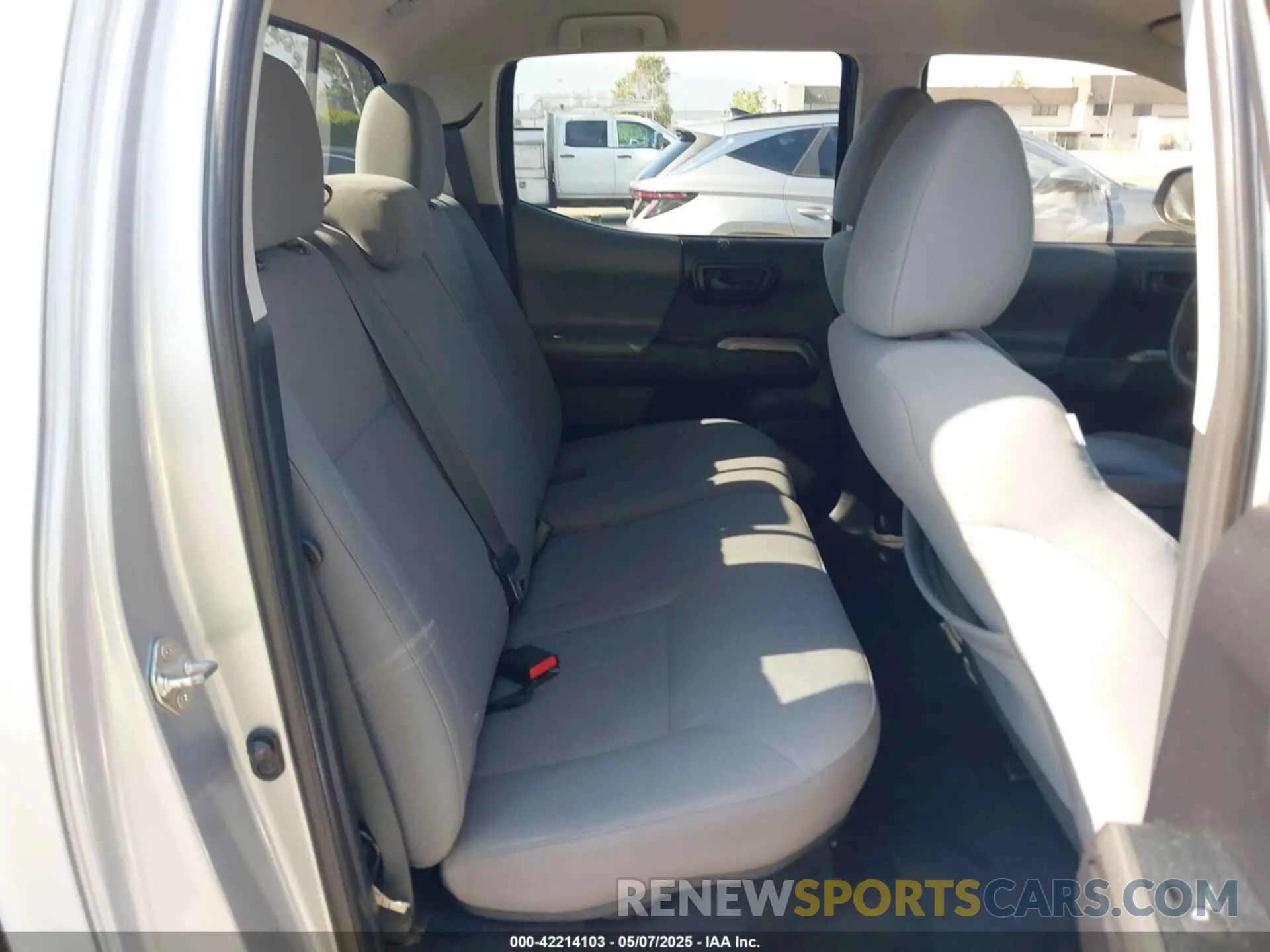 8 fotografías del automóvil dañado 3TMAZ5CNXKM109936 TOYOTA TACOMA 2019