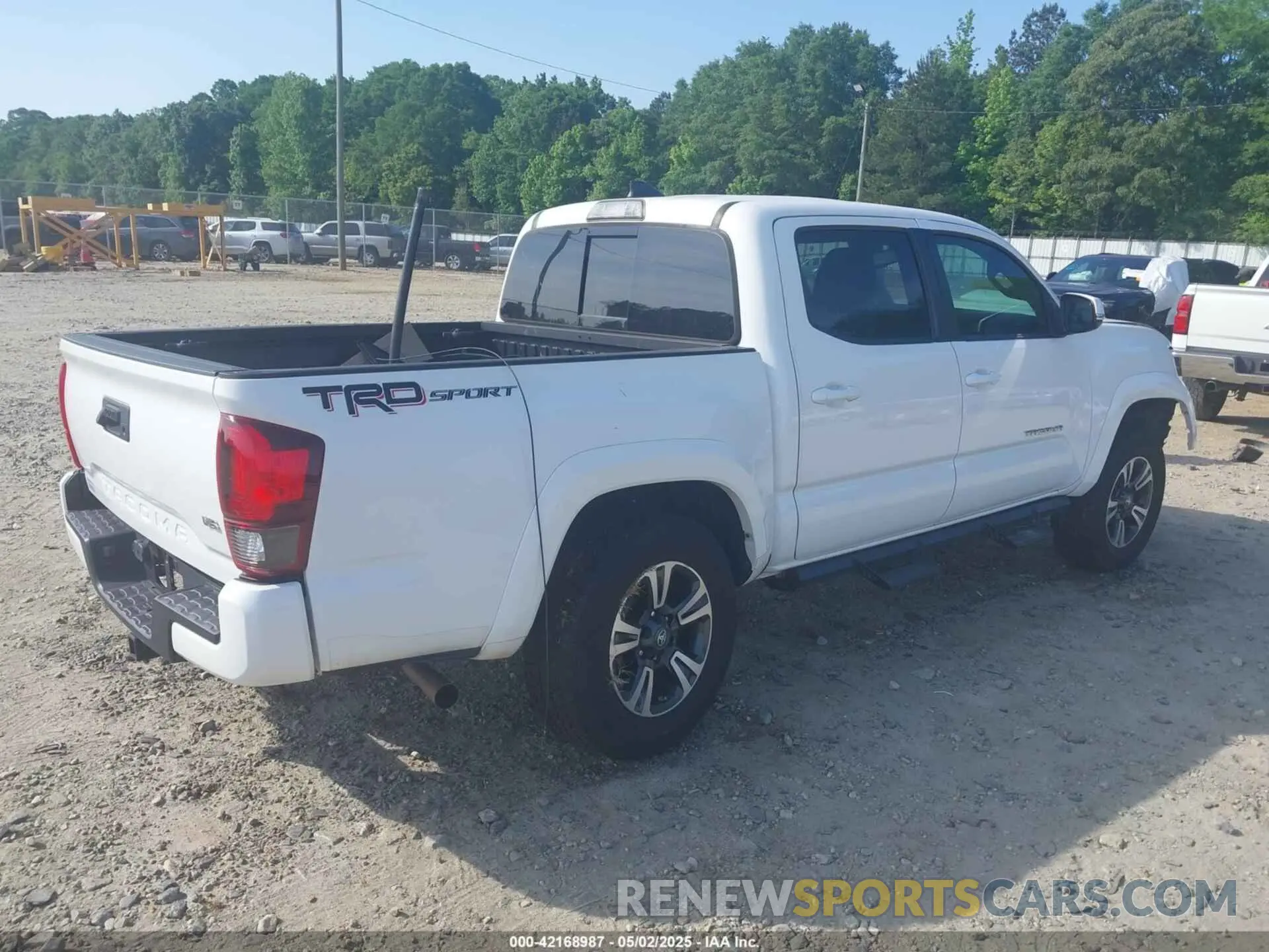 4 fotografías del automóvil dañado 3TMAZ5CNXKM112433 TOYOTA TACOMA 2019