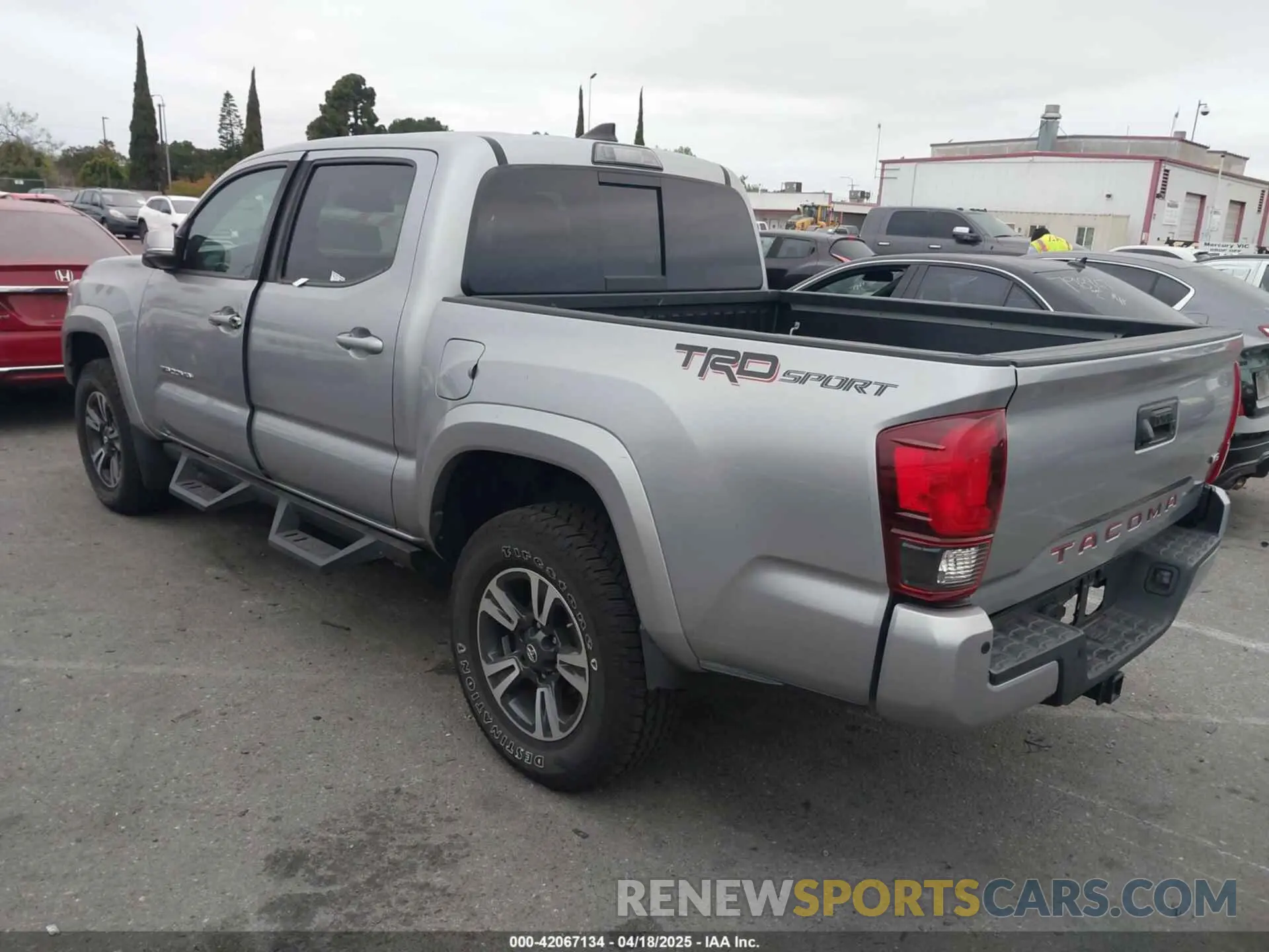 3 fotografías del automóvil dañado 3TMAZ5CNXKM113176 TOYOTA TACOMA 2019