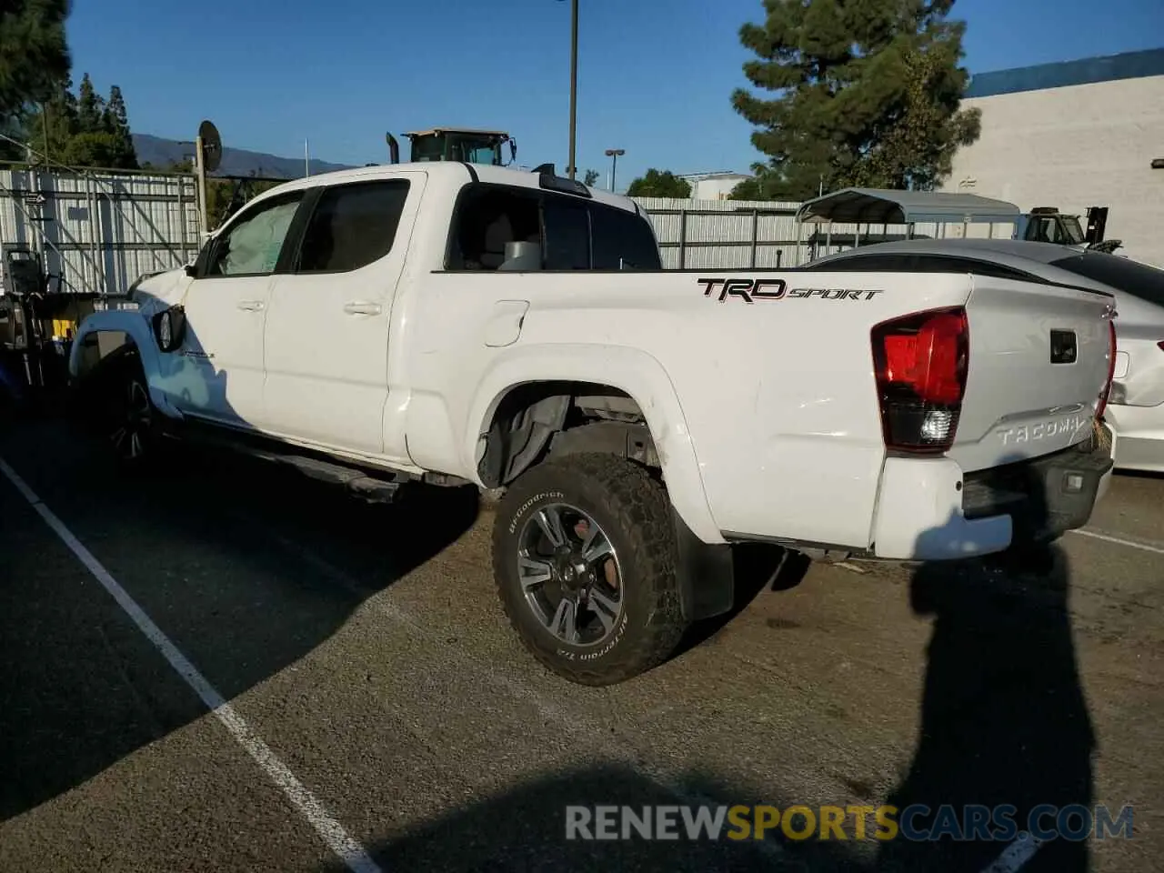 2 fotografías del automóvil dañado 3TMBZ5DN0KM018287 TOYOTA TACOMA 2019