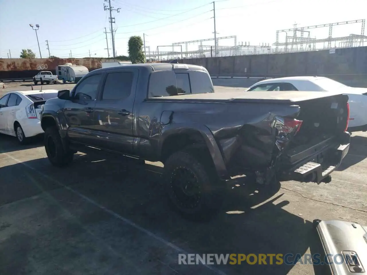 2 fotografías del automóvil dañado 3TMBZ5DN1KM021697 TOYOTA TACOMA 2019
