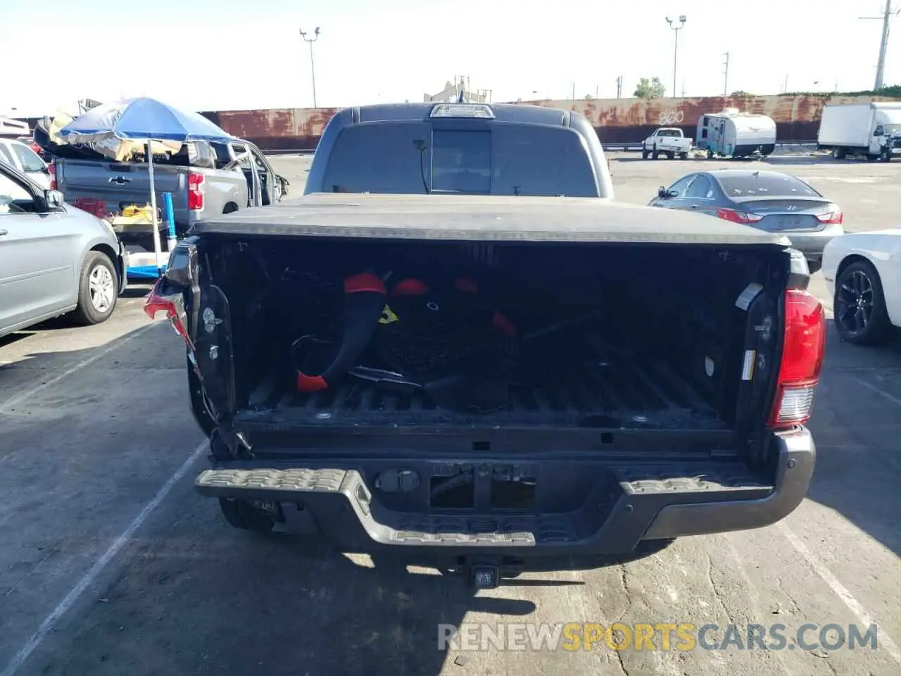 6 fotografías del automóvil dañado 3TMBZ5DN1KM021697 TOYOTA TACOMA 2019