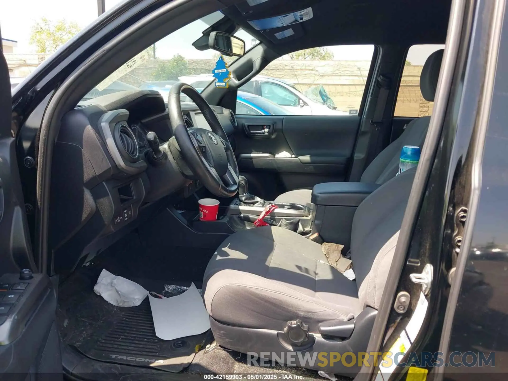 5 fotografías del automóvil dañado 3TMBZ5DN1KM023093 TOYOTA TACOMA 2019